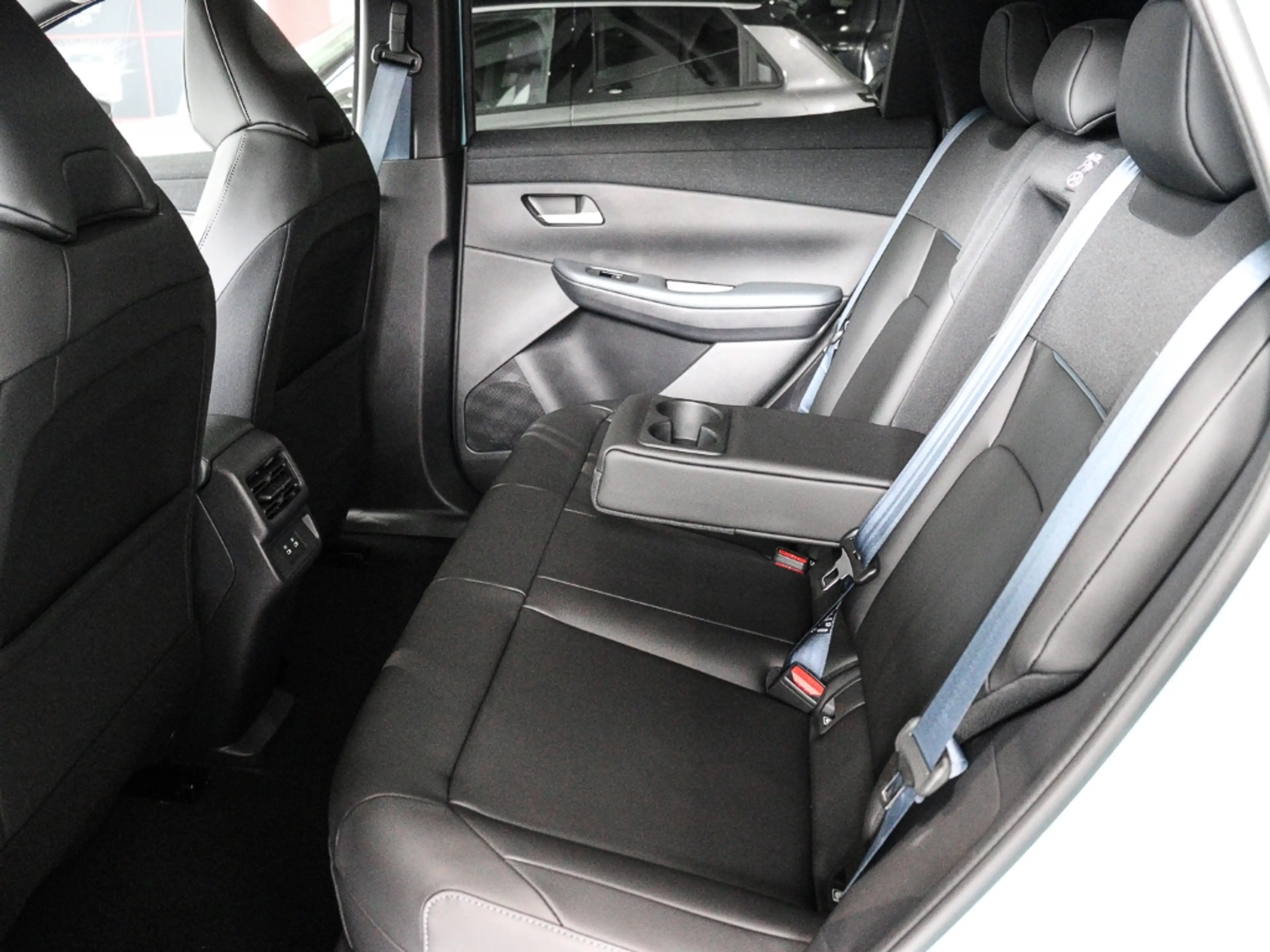 Nissan Leaf Advance 75kWh V2L 2FL Panorama-Glasdach ''neues Mo — photo 12