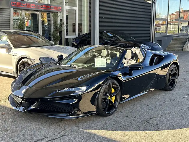 Ferrari SF90 Spider Carbon / Liftsystem / Daytona Racing Sitze