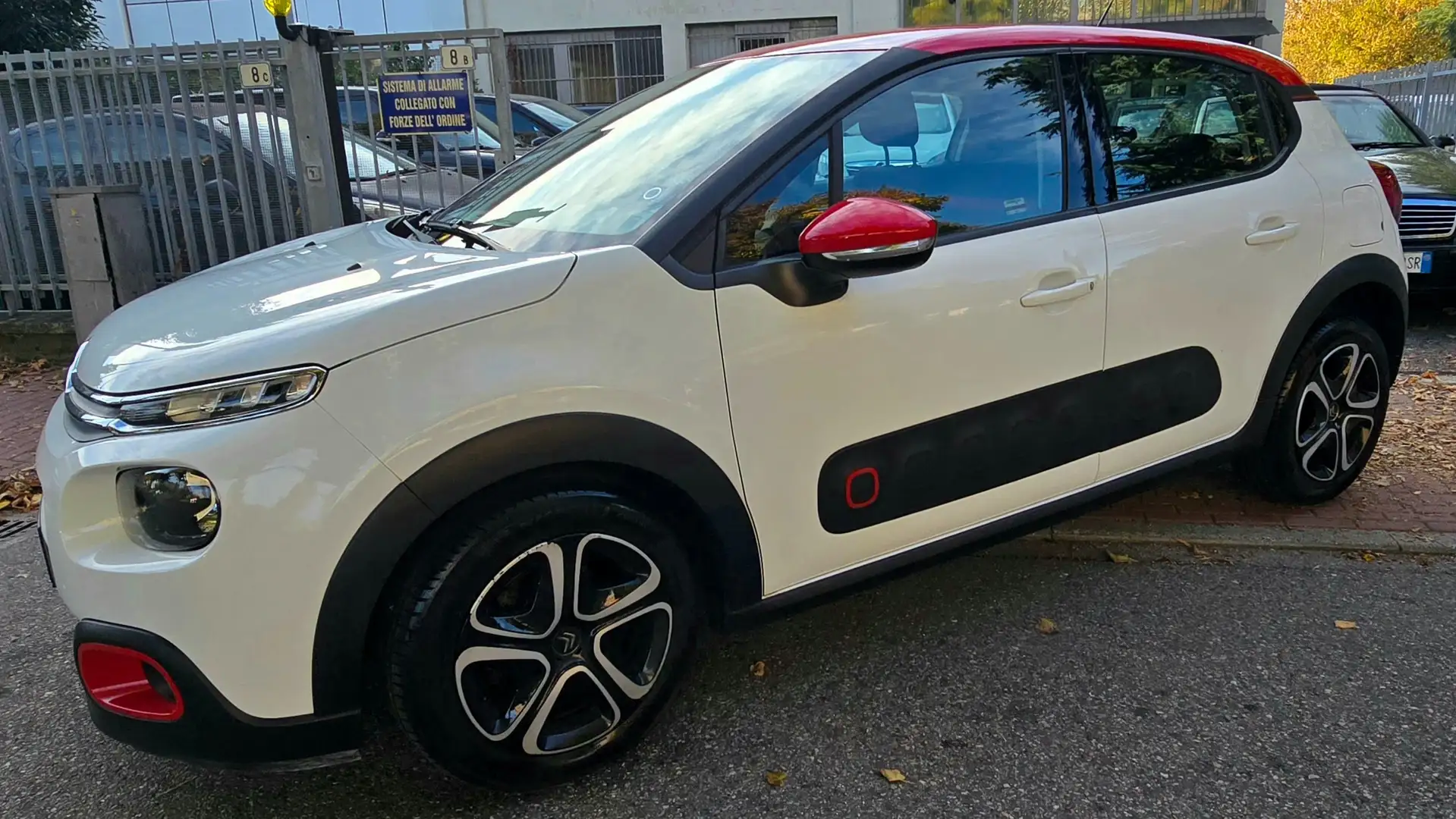 Citroen C3 C3 1.2 PureTech Shine OK NEOPATENTATI Blanco - 2