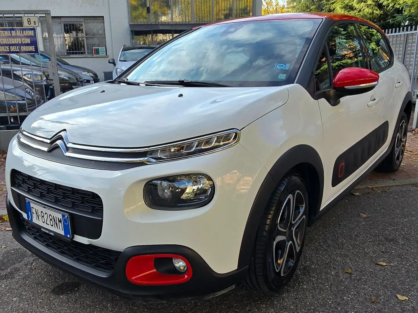 Citroen C3 C3 1.2 PureTech Shine OK NEOPATENTATI Blanco - 1
