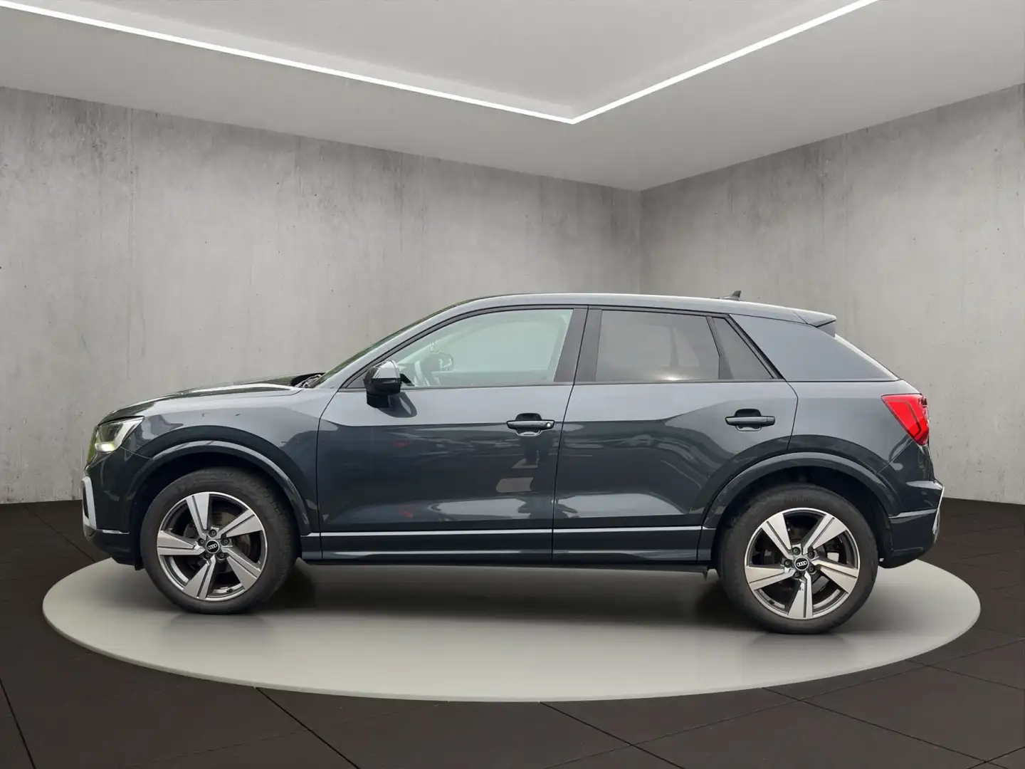 Audi Q2 Advanced 35 TFSI 150 PS Schaltgetriebe Grijs - 2