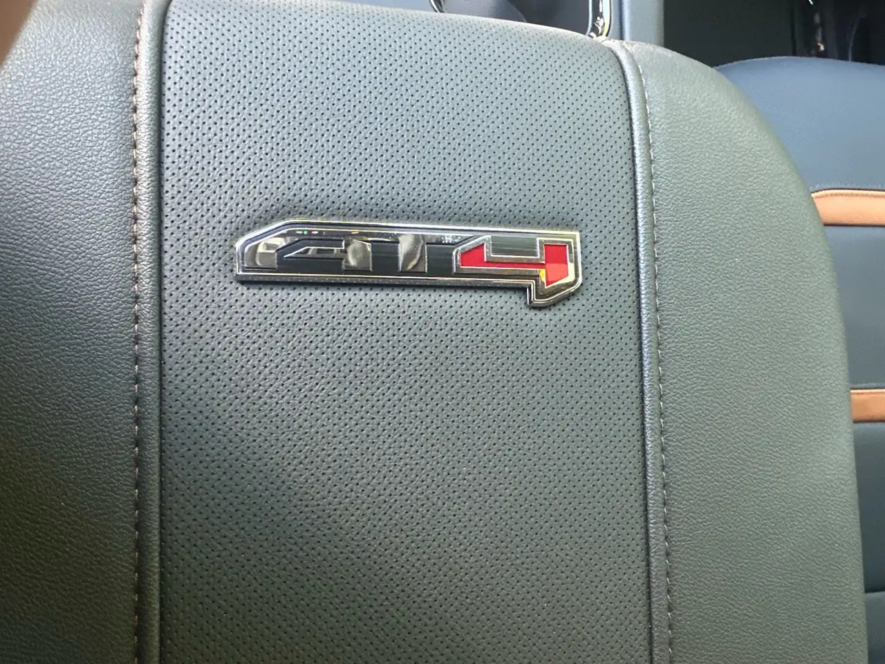 GMC Sierra 3500HD снимка GMC Sierra 3500HD