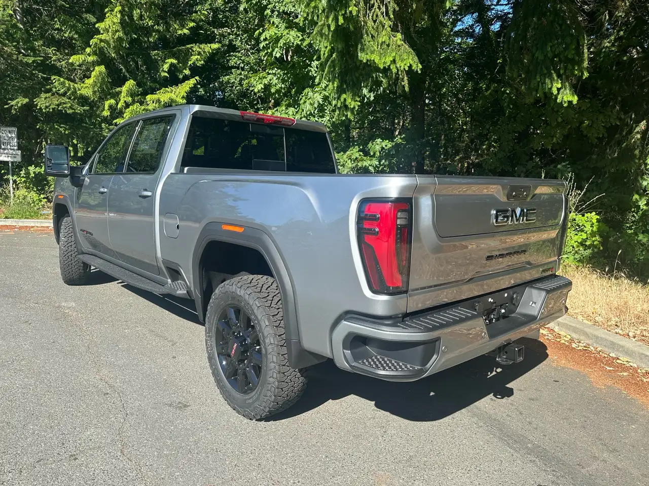 GMC Sierra 3500HD снимка GMC Sierra 3500HD