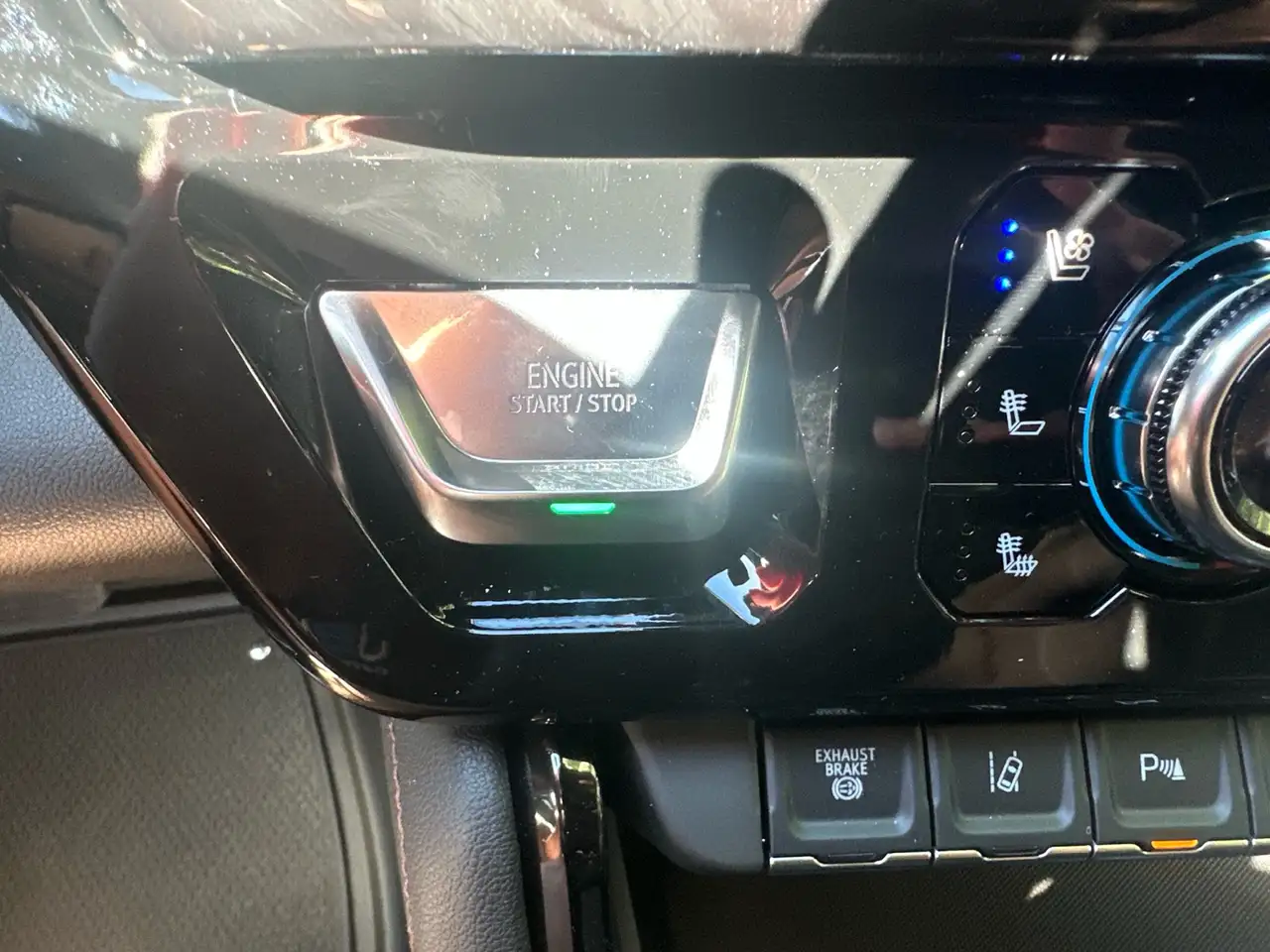 GMC Sierra 3500HD снимка GMC Sierra 3500HD