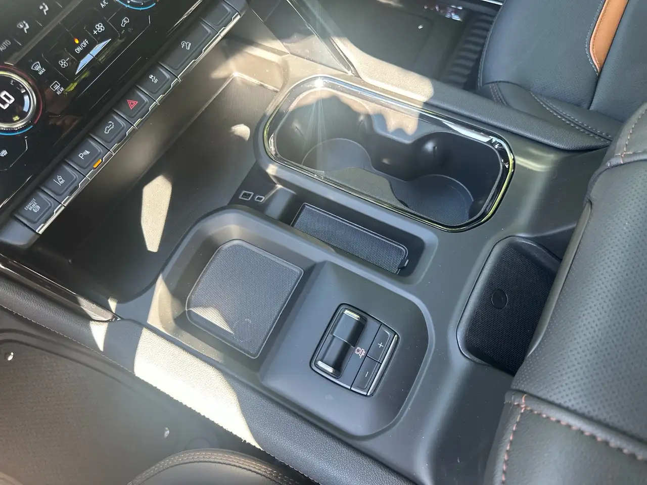 GMC Sierra 3500HD снимка GMC Sierra 3500HD