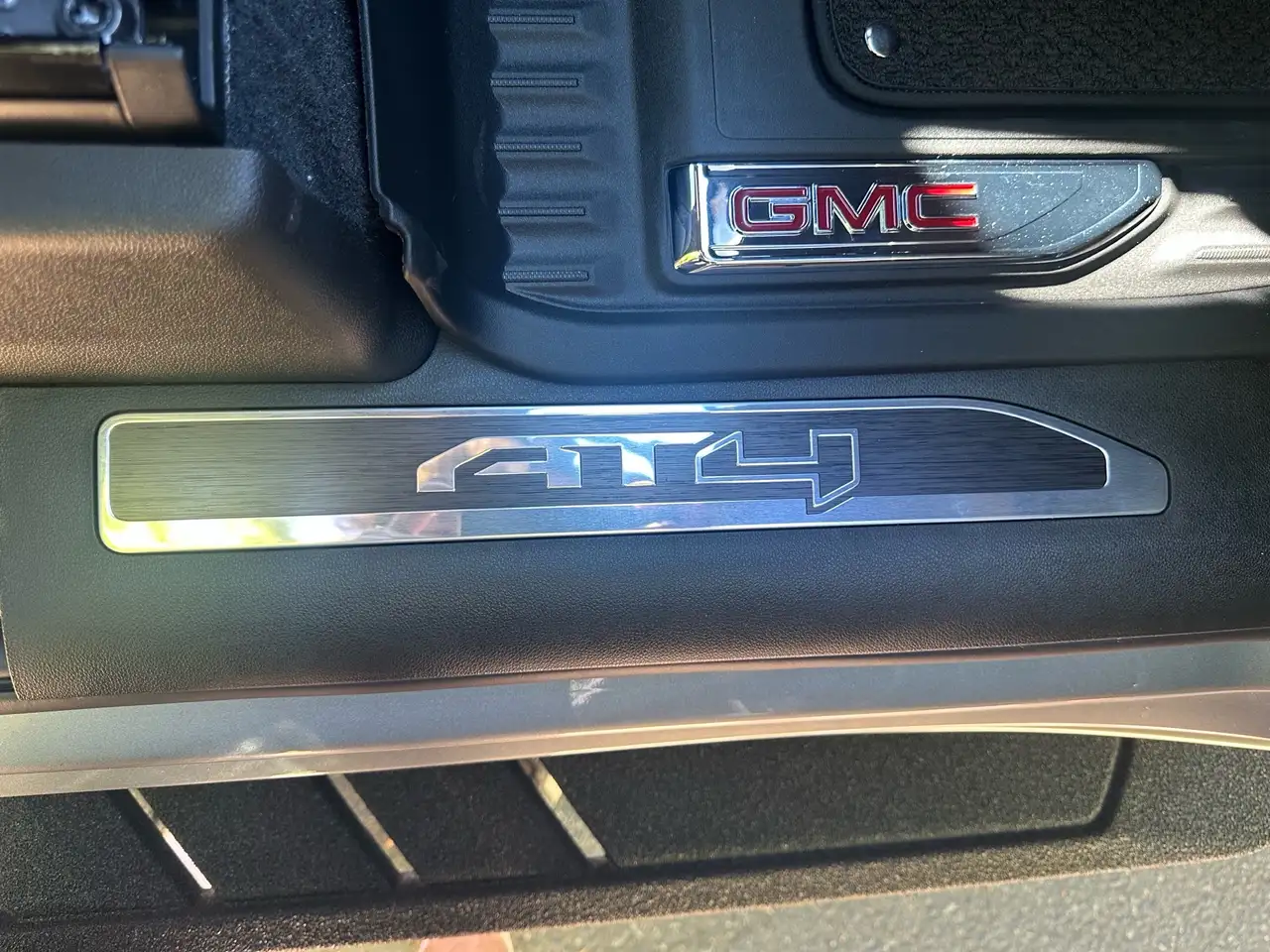 GMC Sierra 3500HD снимка GMC Sierra 3500HD