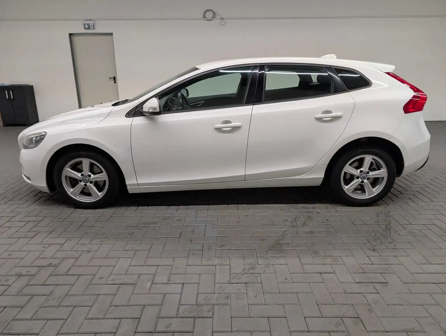 Volvo V40 Klimaaut./Navi/Tempom./VirCo/Keyless/16-LM Weiß - 2
