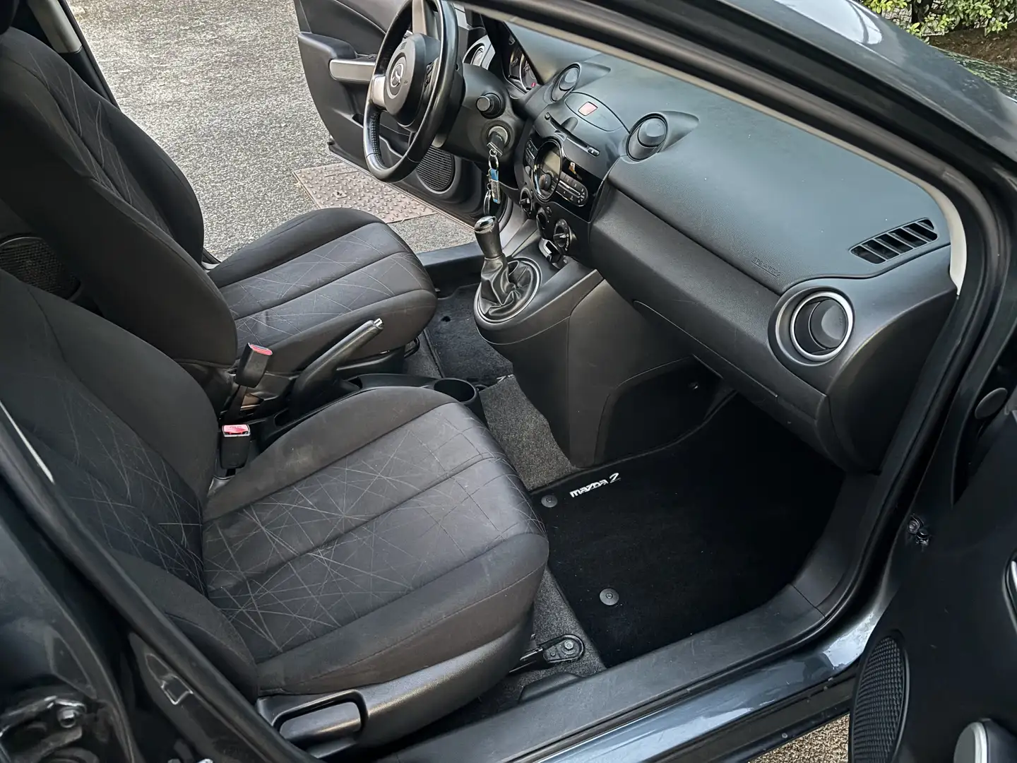 Mazda 2 5p 1.3 Easy c/clima 75cv - 1