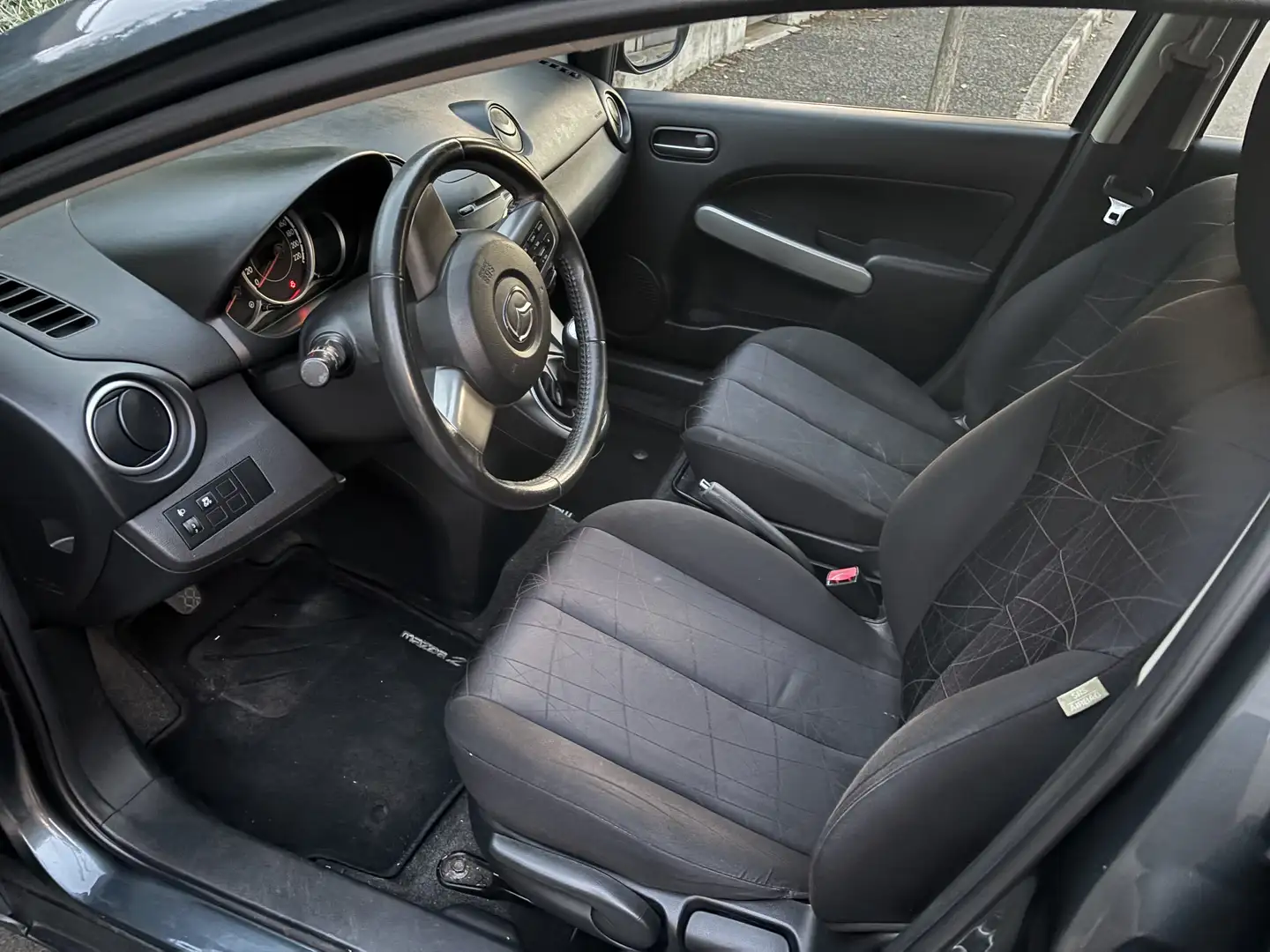 Mazda 2 5p 1.3 Easy c/clima 75cv - 2