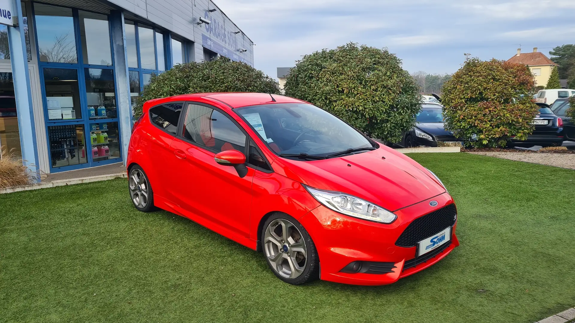 Ford Fiesta 1.6 ECOBOOST 182CH ST 3P Rouge - 1