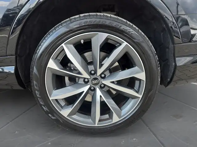 Audi Q7 view 15