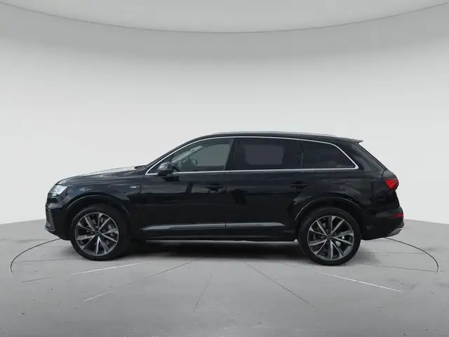 Audi Q7 view 6