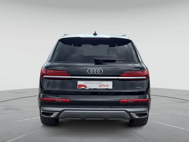 Audi Q7 view 7