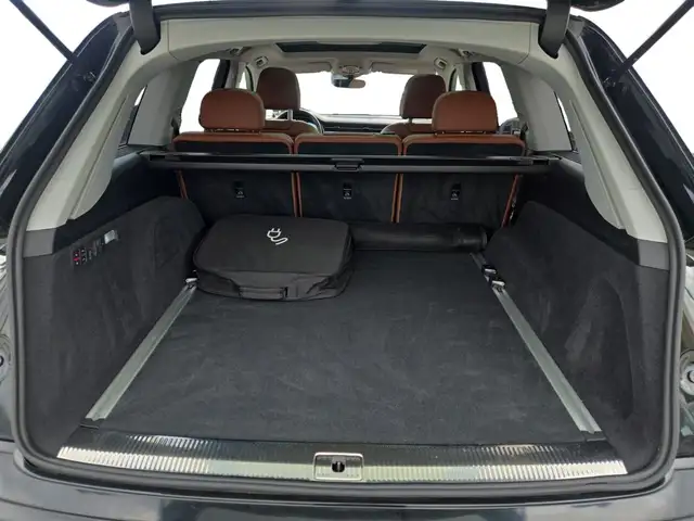 Audi Q7 view 14