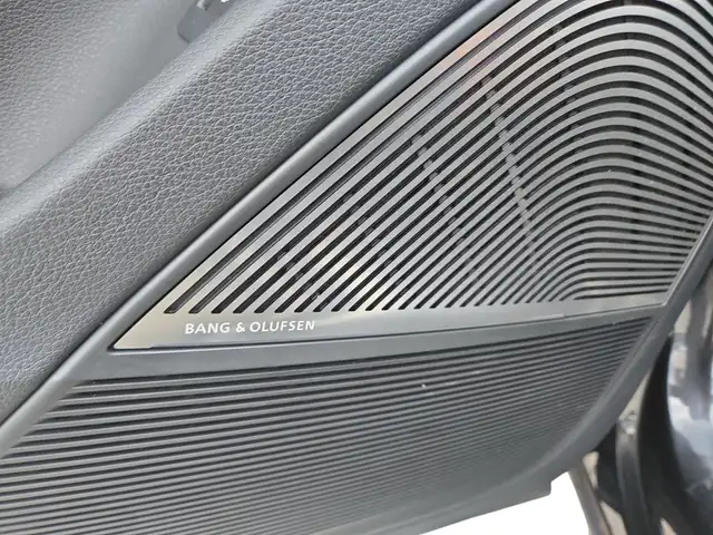 Audi Q7 view 11