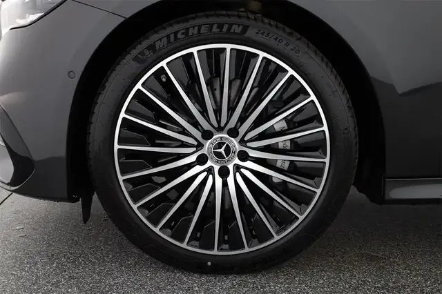 Mercedes-Benz E 300 de 4Matic AMG Line Burmester Digital Light Ansicht 10