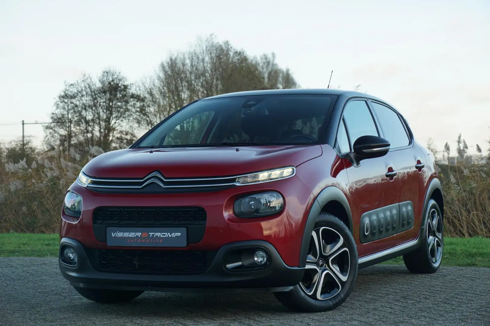 Citroen C3 1.2 PureTech 110pk Shine Automaat - Rouge Rubi/Noi Rosso - 2