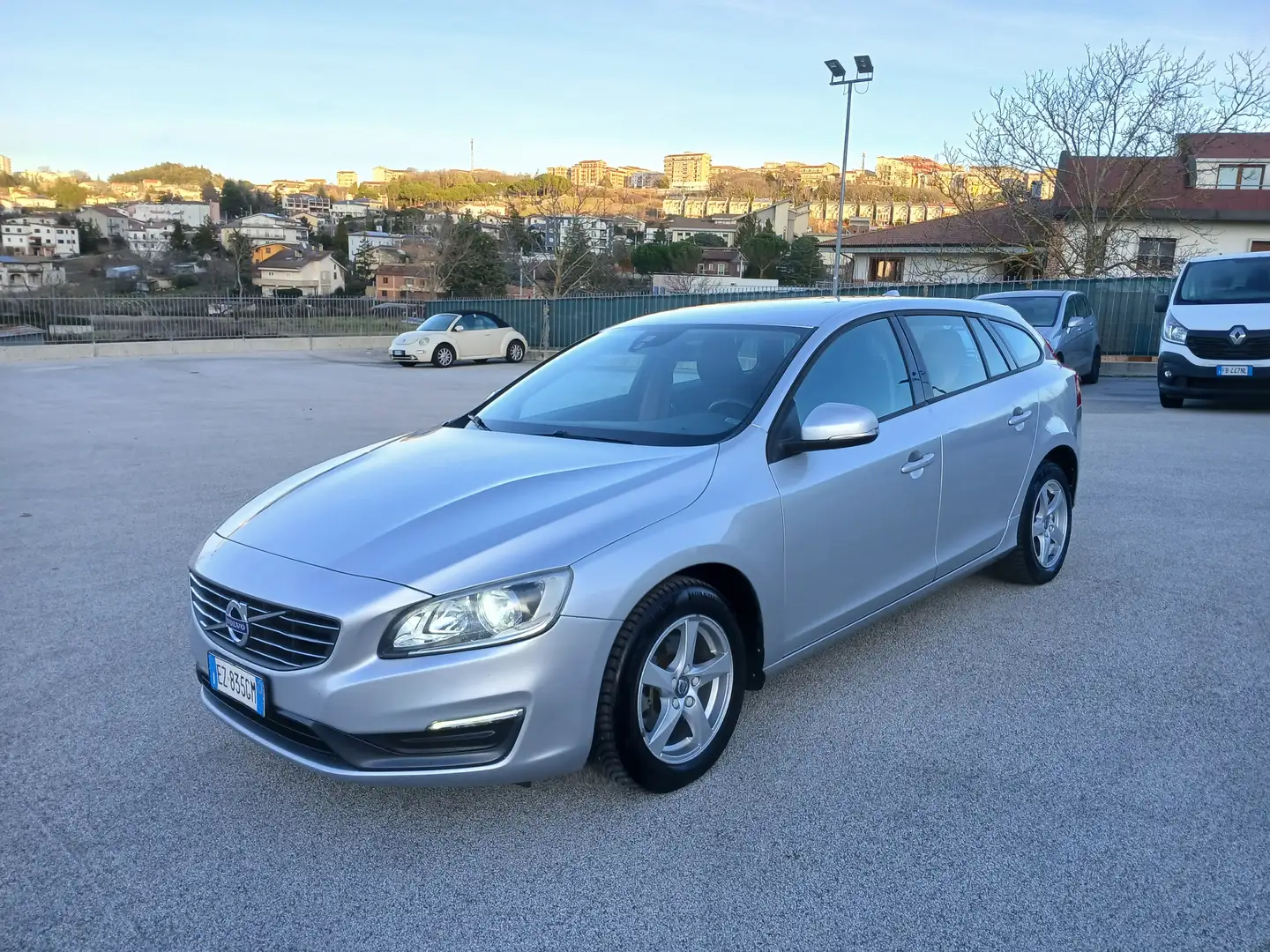 Volvo V60 VOLVO V60 1.6 D2 115 CV KINETIC POWERSHIFT AUTO Argent - 1