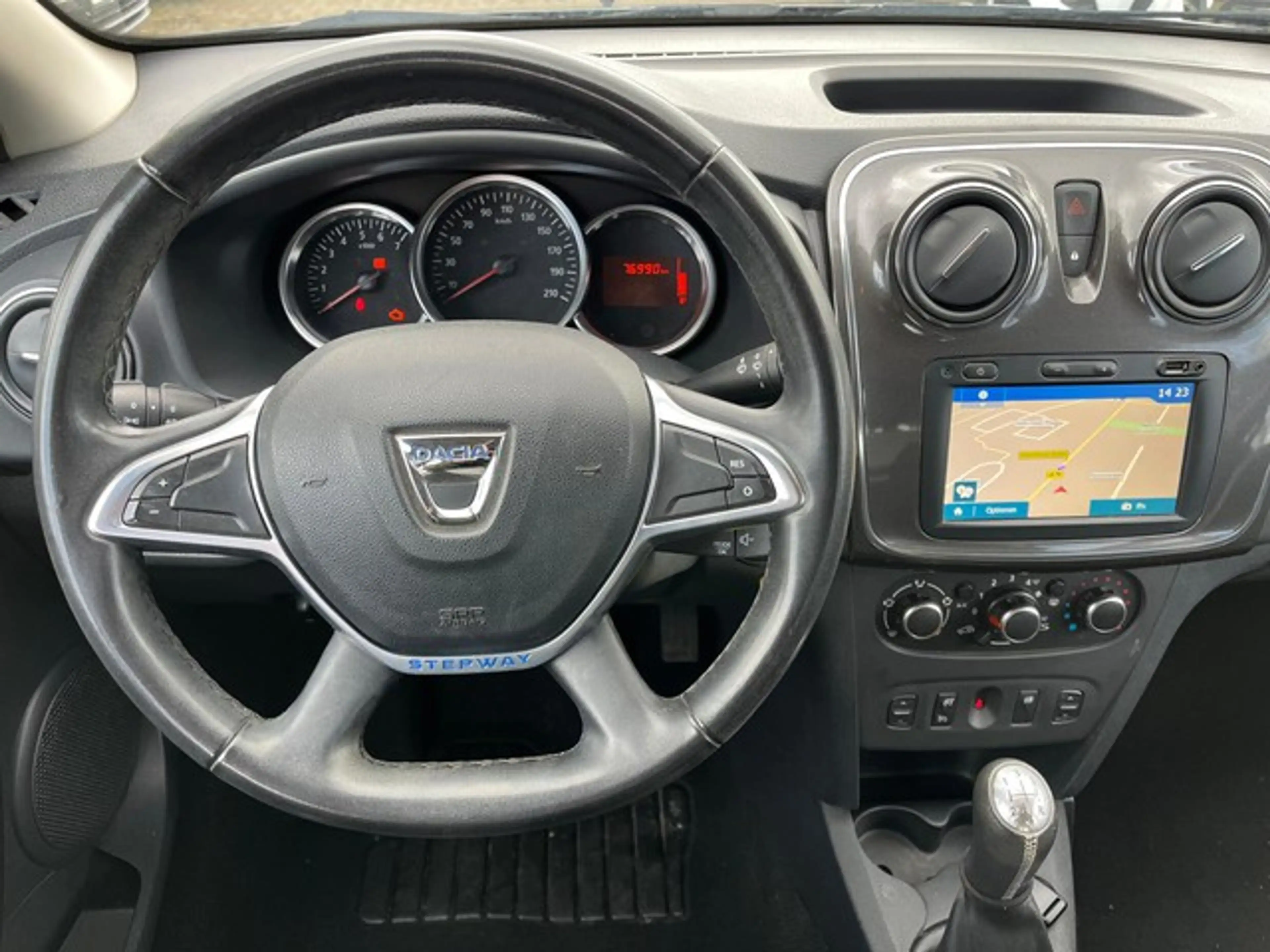 Dacia Logan Stepway — photo 7