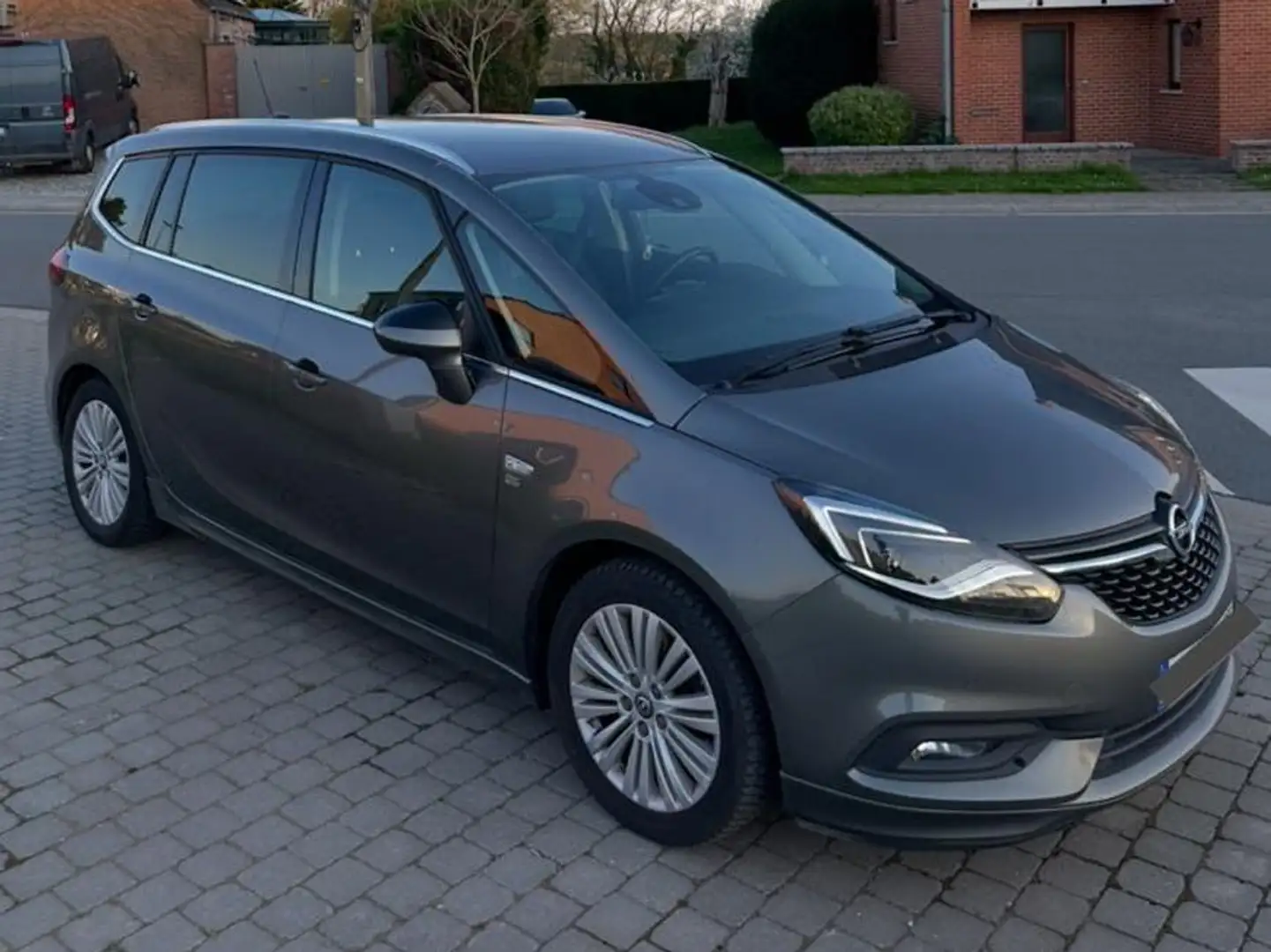 Opel Zafira Zafira 2.0 CDTi BlueInjection Innovation (EU6.2 Grijs - 2