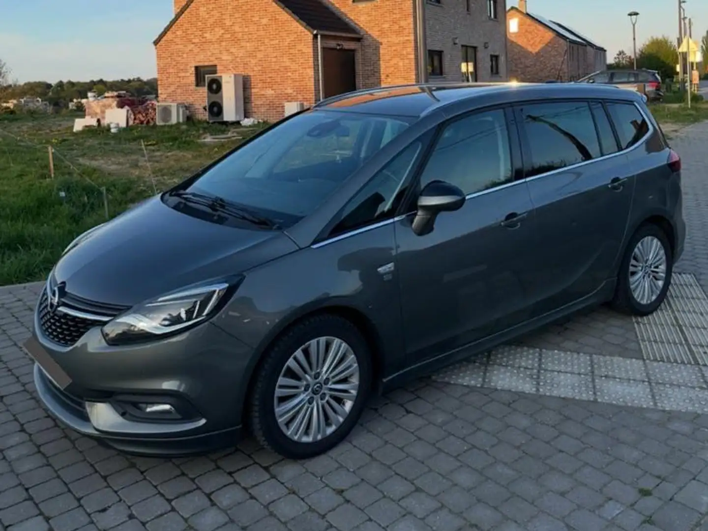 Opel Zafira Zafira 2.0 CDTi BlueInjection Innovation (EU6.2 Grijs - 1