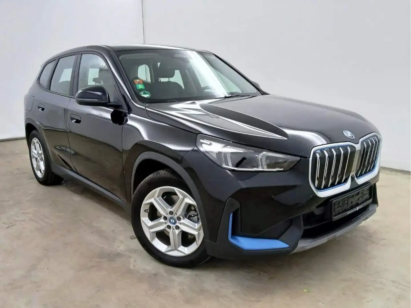 BMW iX1 xDrive 30 HeadUp 360°Kam LiveCockpitProf. Noir - 2