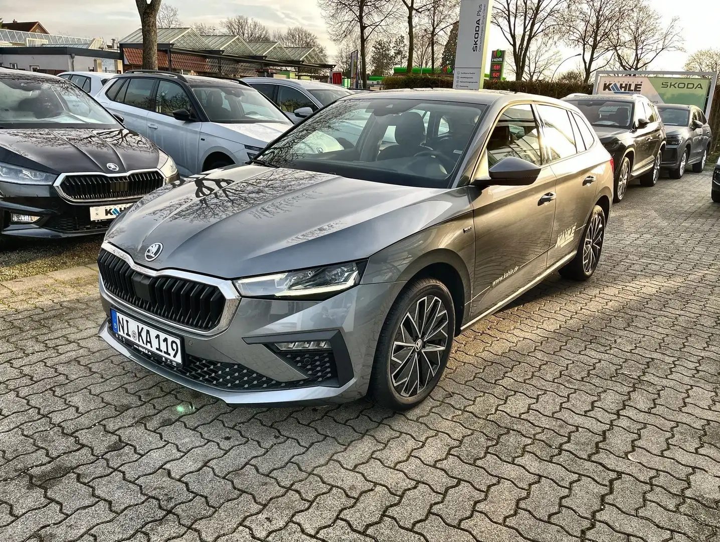 Skoda Scala 1.0 TSI Drive Matrix ACC LED Navi Virt PDC Grau - 2