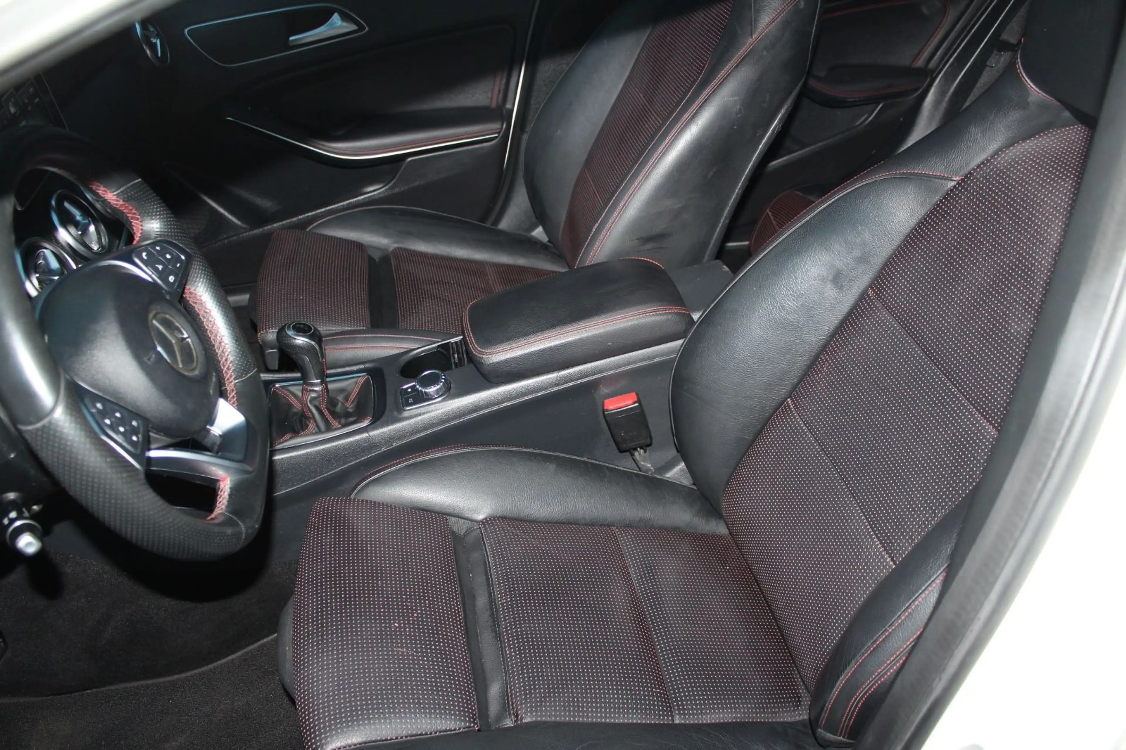 Mercedes-Benz A 200 EXCLUSIV PAKET AMG-LINE NIGHT LEDER NAVI — photo 6