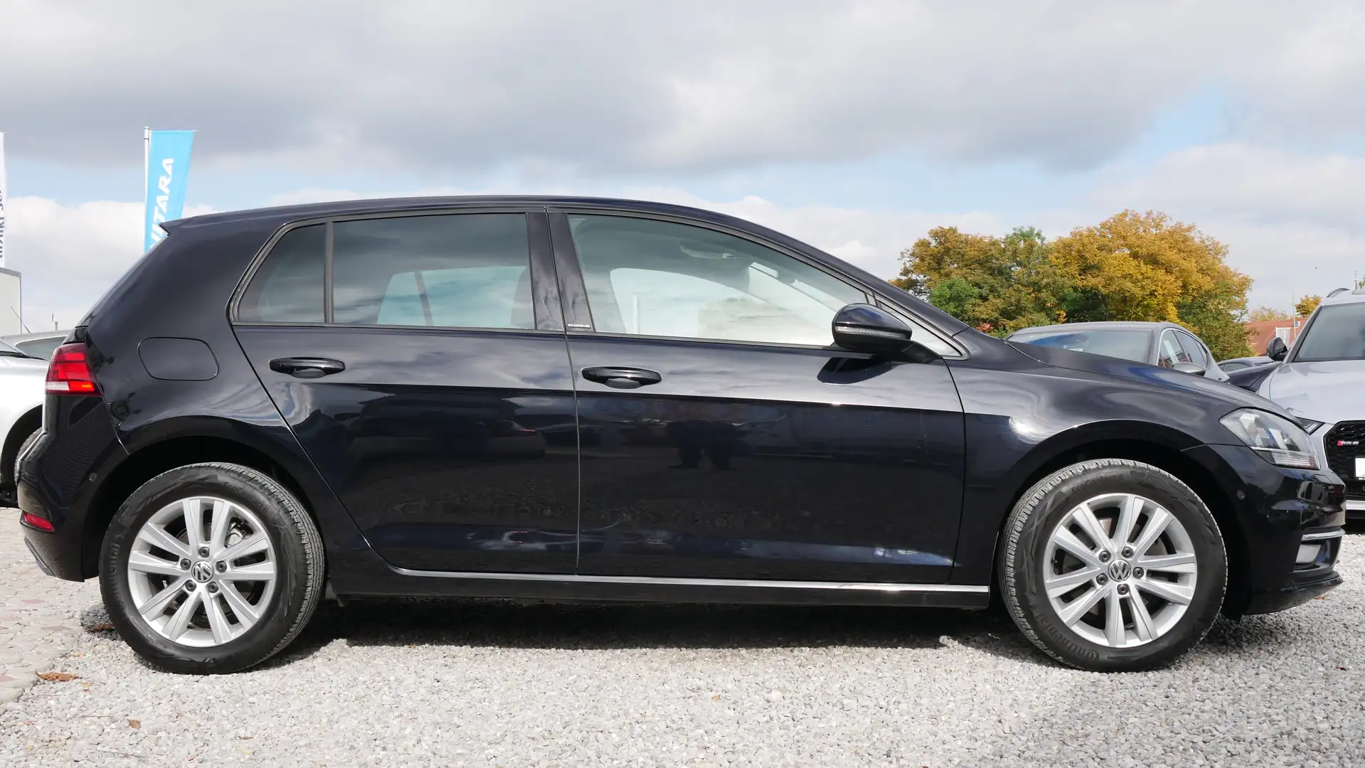 Volkswagen Golf 7 1.6 TDI  Sitzheizung Navi 2 Zonen Klimaauto BT Nero - 2