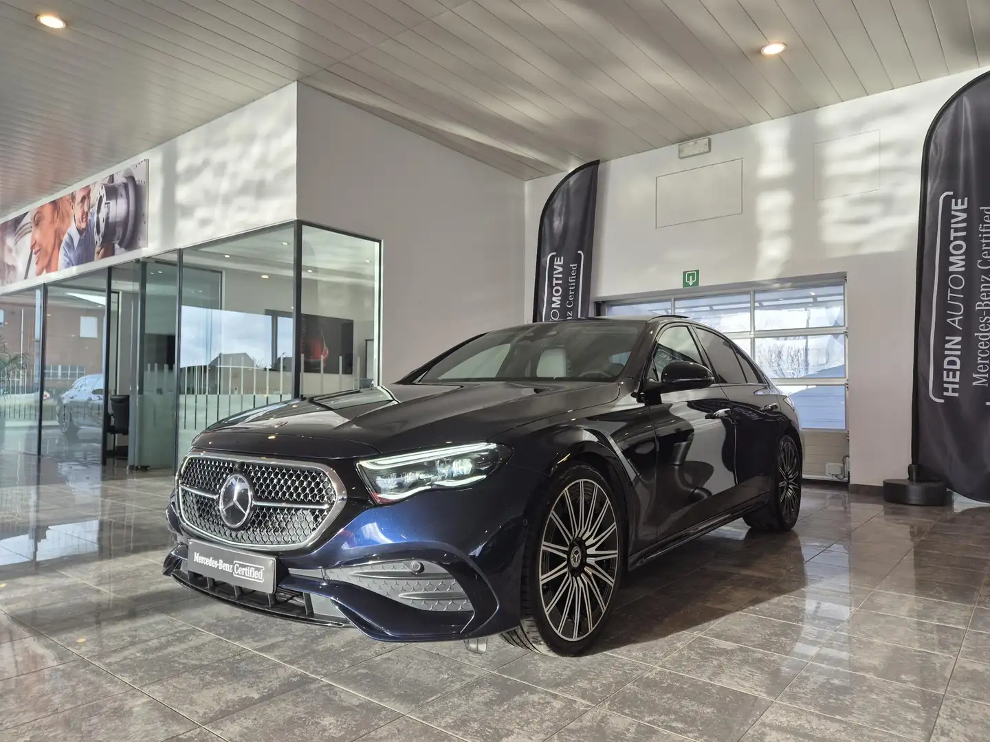 Mercedes-Benz E 200 Berline AMG Line | Panoramisch Dak | Distronic | M Blauw - 2