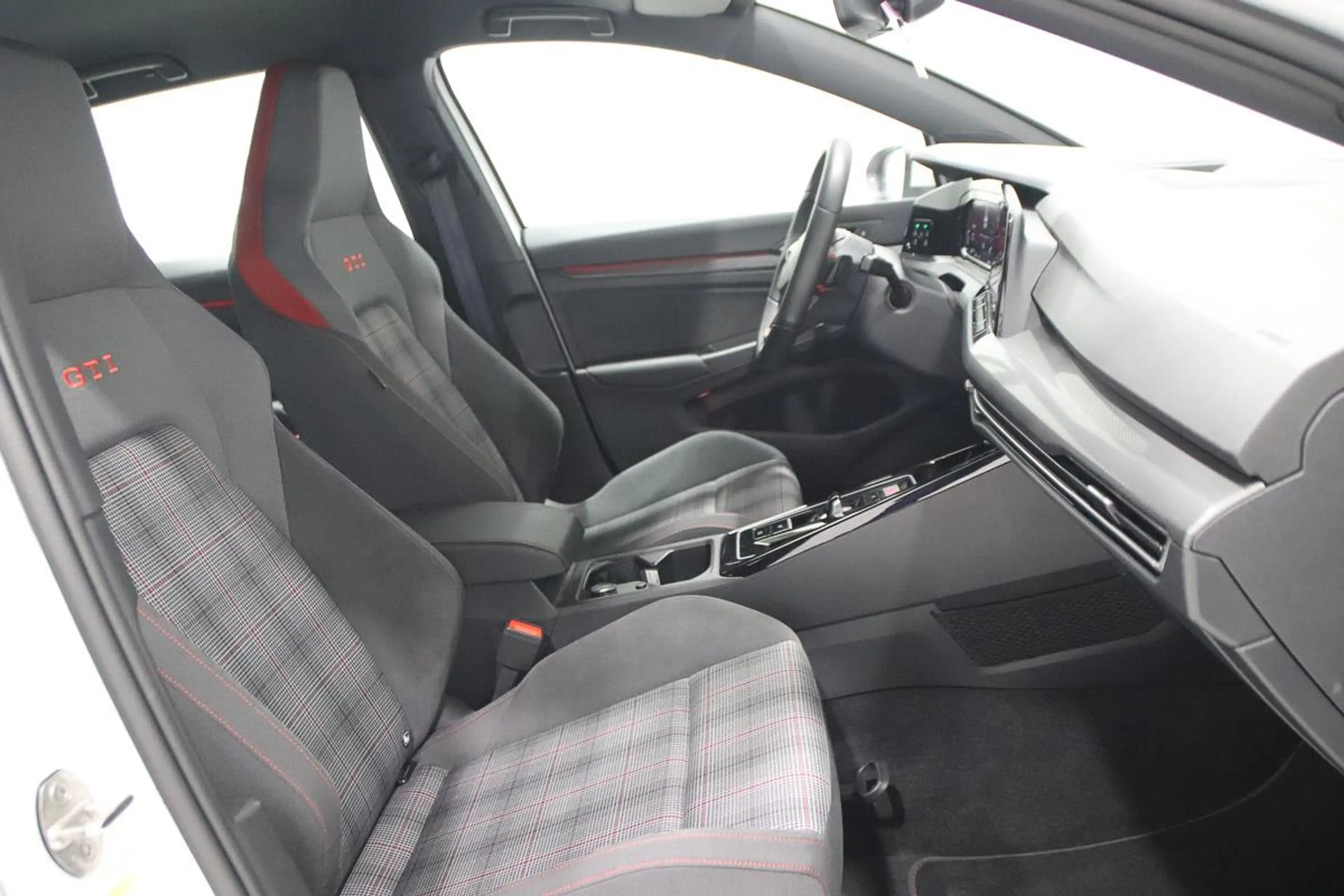 Volkswagen Golf GTI 2.0 TSI DSG  LED CARPLAY RADAR CAMERA JA18 — photo 9