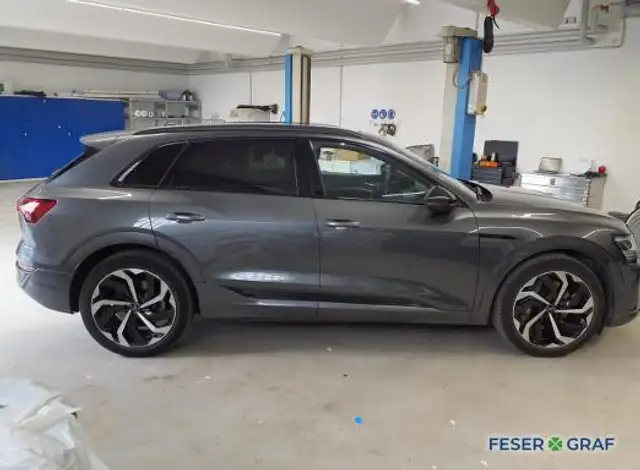 Audi Q8 E-Tron view 5