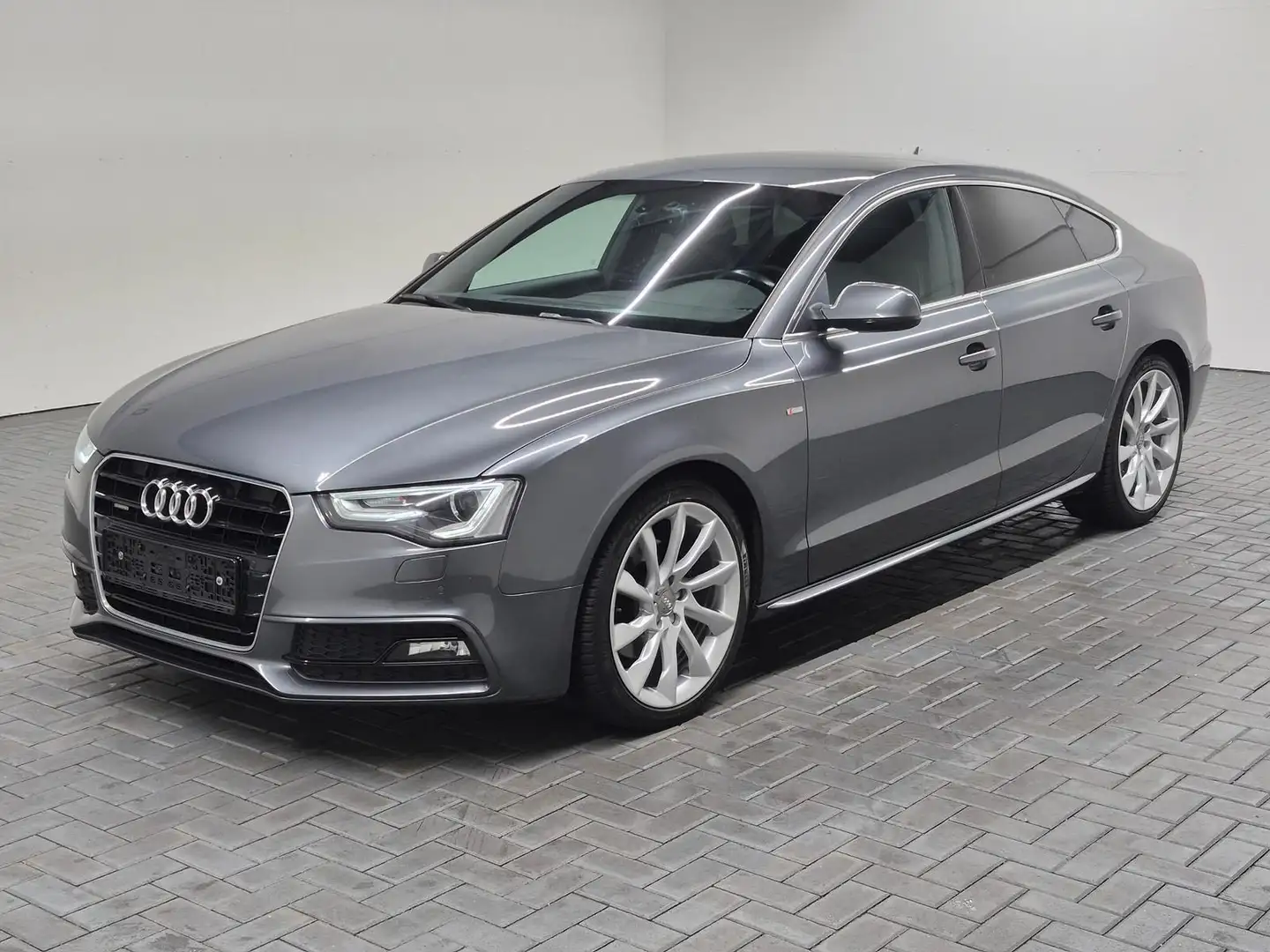 Audi A5 SB quattro S-Line Bi-Xenon/AHK/Navi/SHZ/19-LM Grau - 1