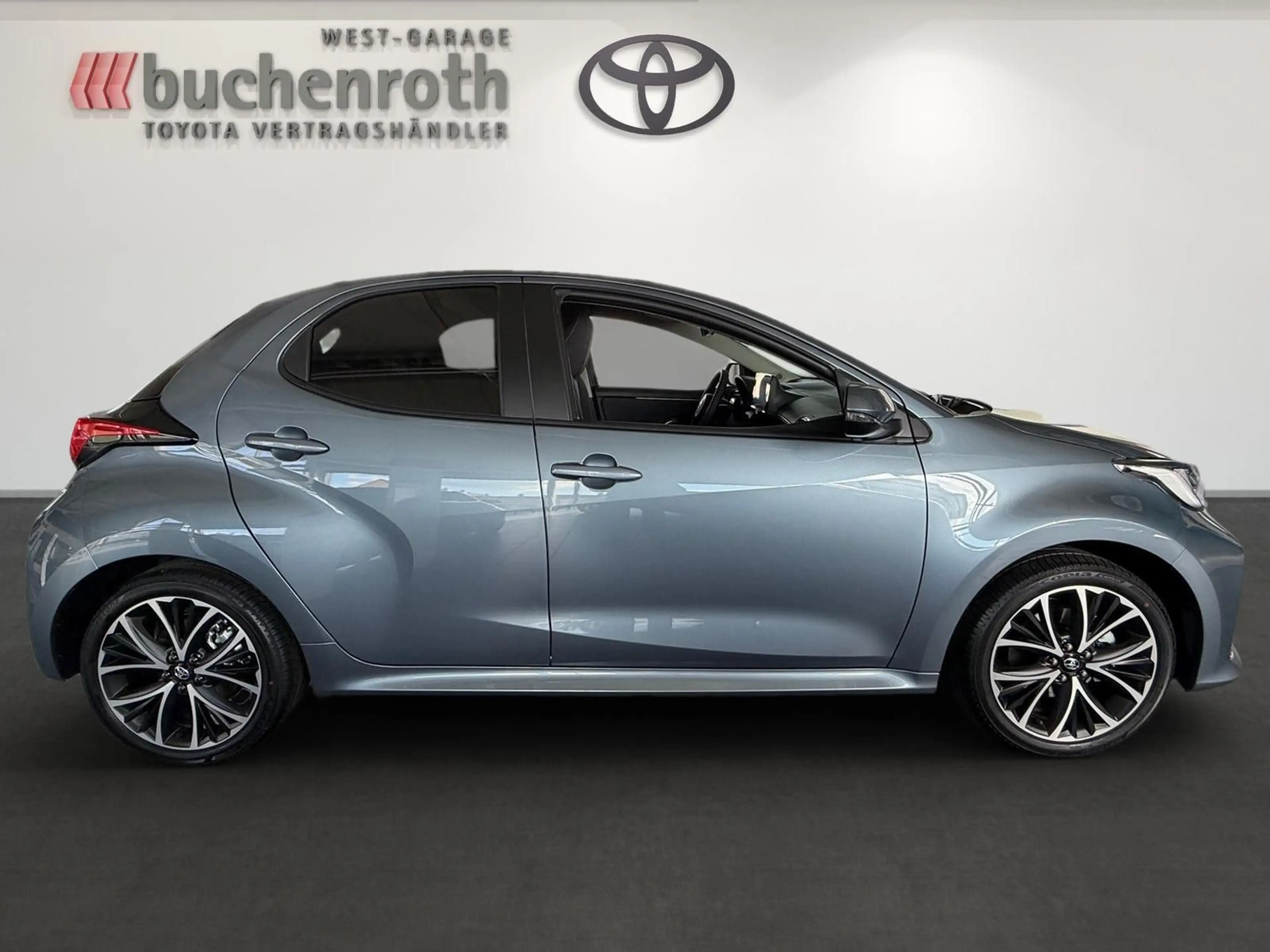 Toyota Yaris Hybrid Teamplayer +Technik Pak. — photo 4