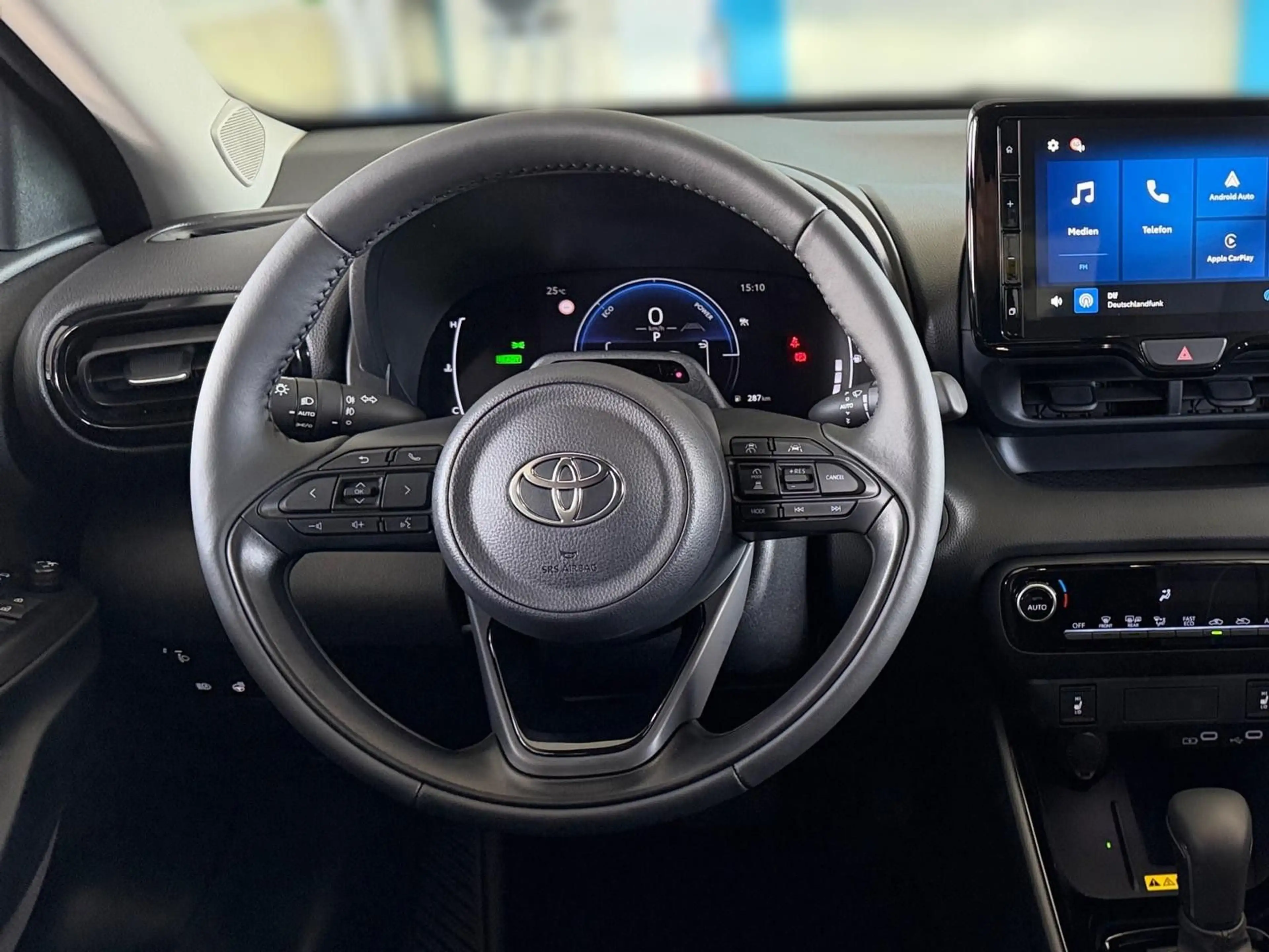 Toyota Yaris Hybrid Teamplayer +Technik Pak. — photo 14