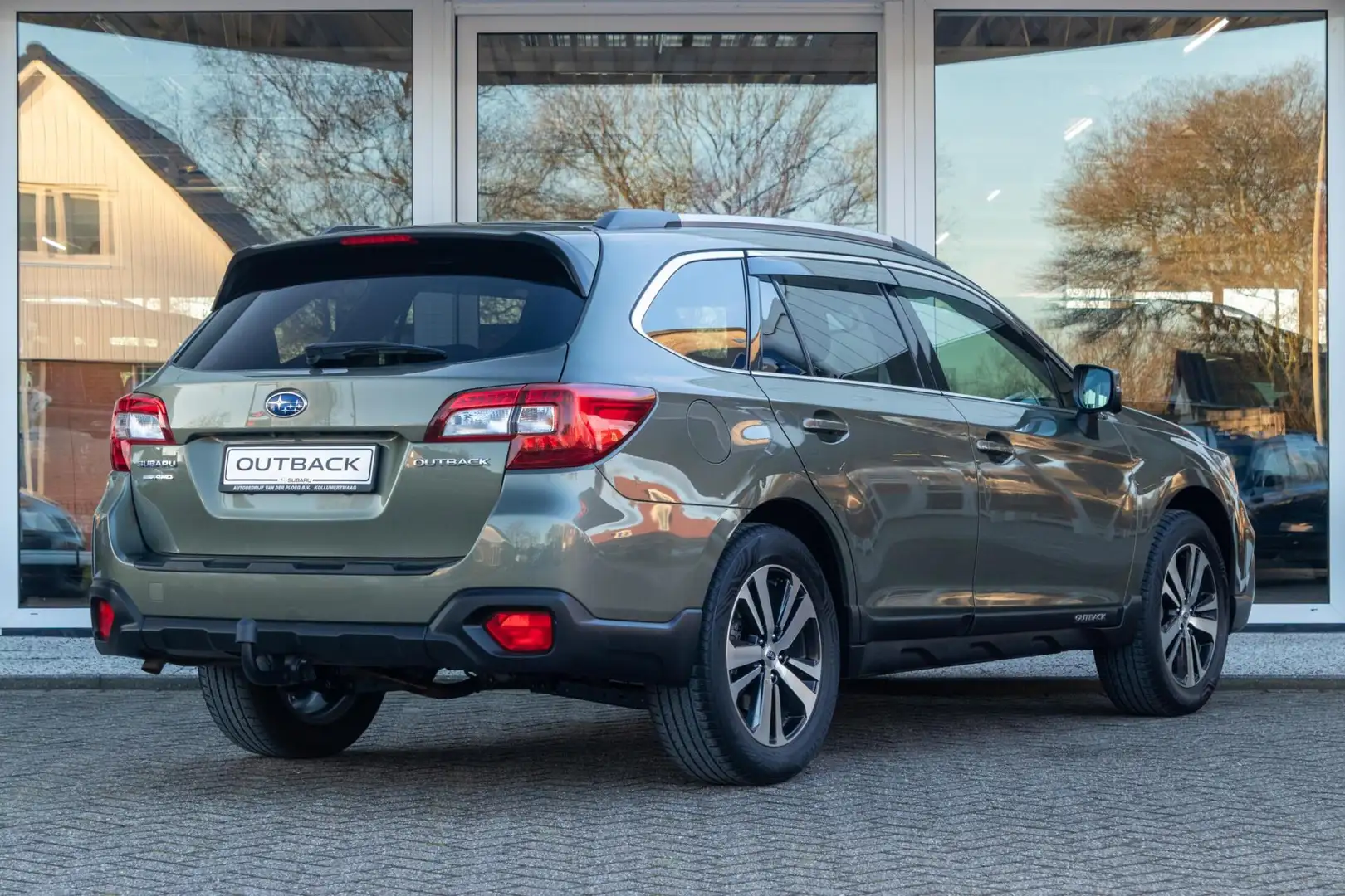 Subaru OUTBACK 2.5i CVT Premium | Eyesight | Trekhaak | Navigatie Grün - 2