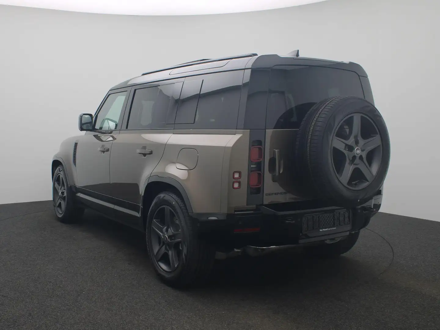 Land Rover Defender 110 2.0 P300e 110 X-Dynamic SE | Cold Climate Pack Bruin - 2