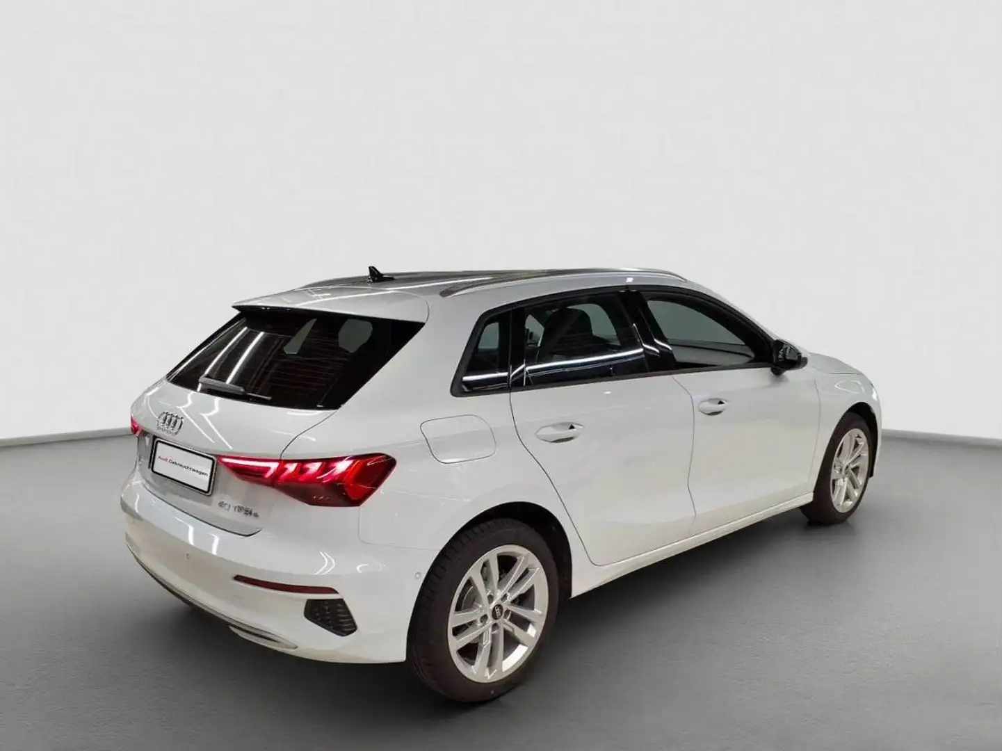 Audi A3 advanced 40 TFSIe S-tronic / Matrix Weiß - 2