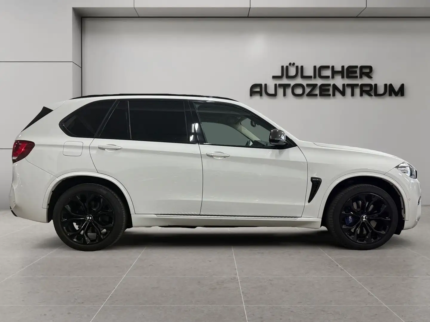 BMW X5 50i Biturbo M-Sport, 7-Sitzer, Monitore Weiß - 2