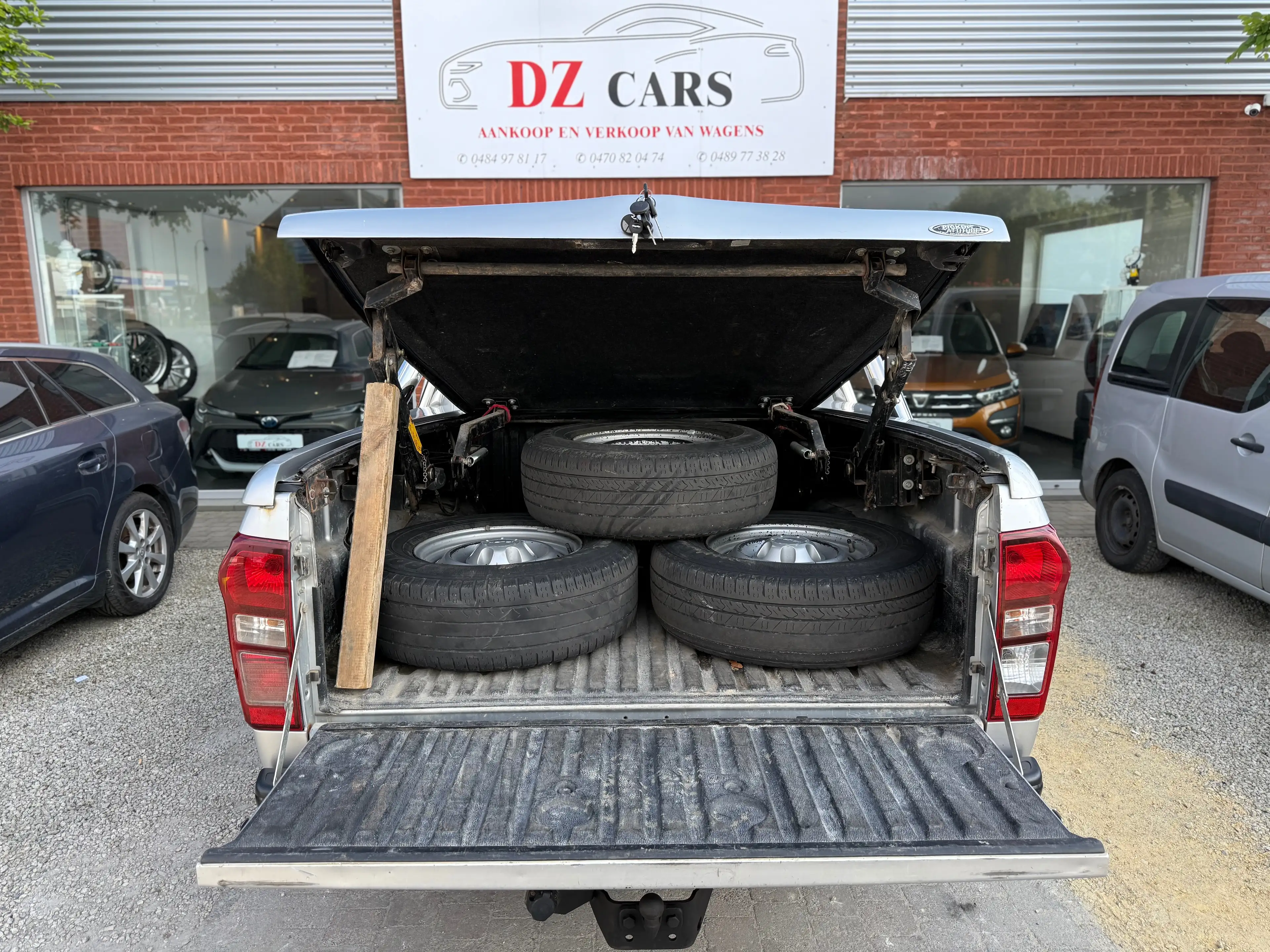 Isuzu D-Max 2.5 Turbo Di 4WD L AC @Use — photo 12