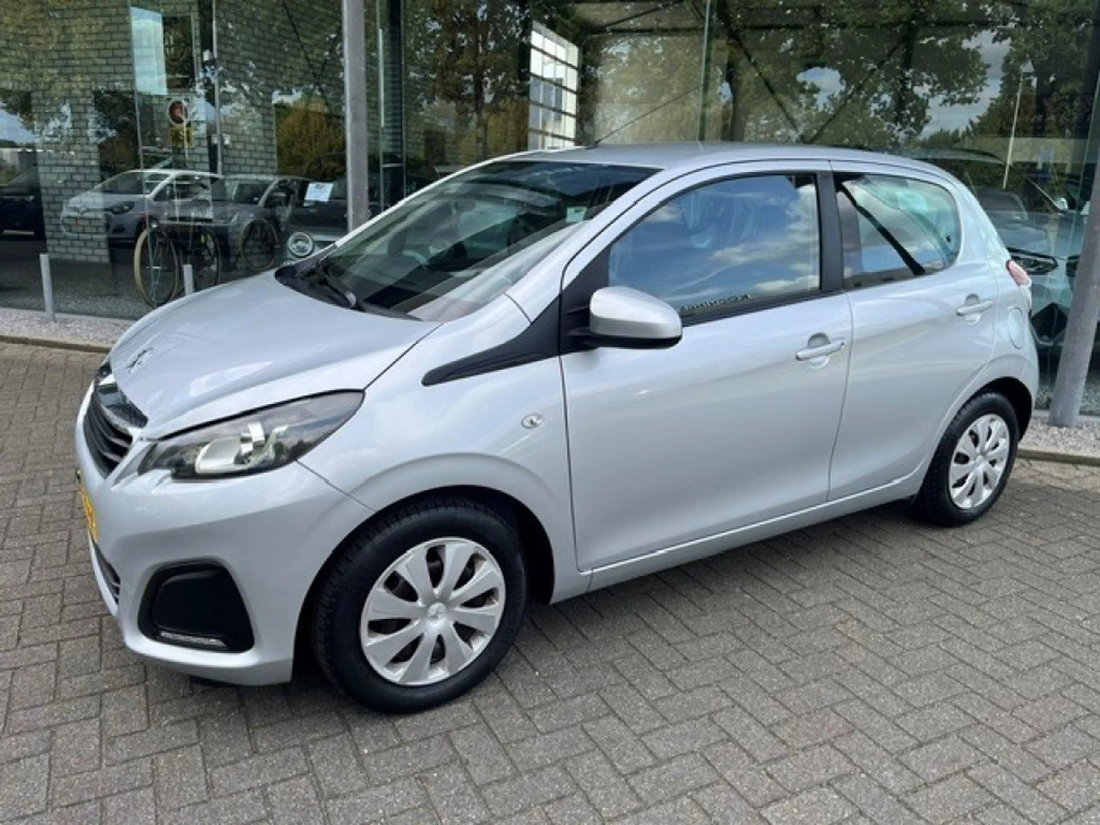 Peugeot 108 1.0e-VTi Active 5Drs AIRCO — photo 2