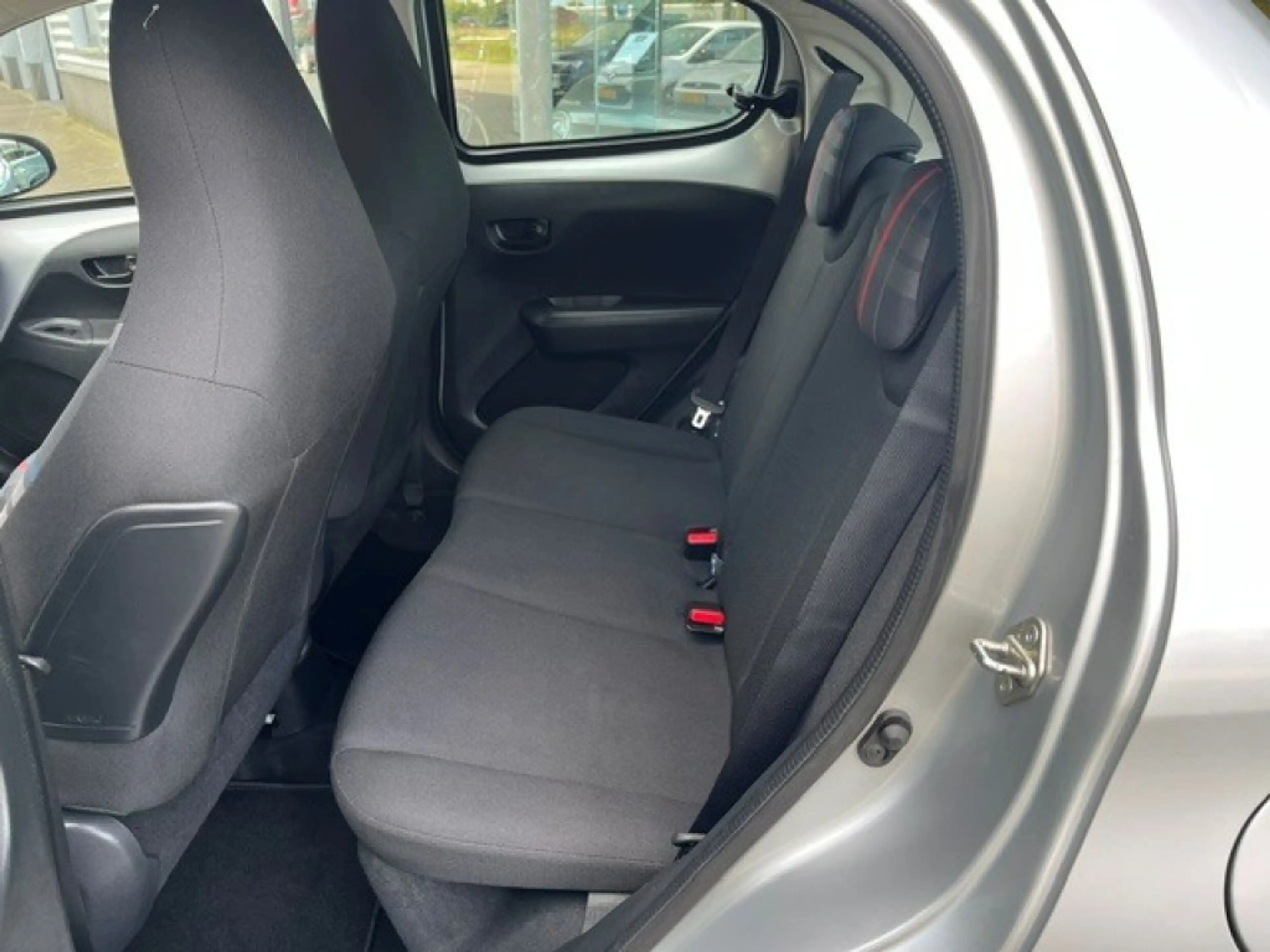Peugeot 108 1.0e-VTi Active 5Drs AIRCO — photo 8