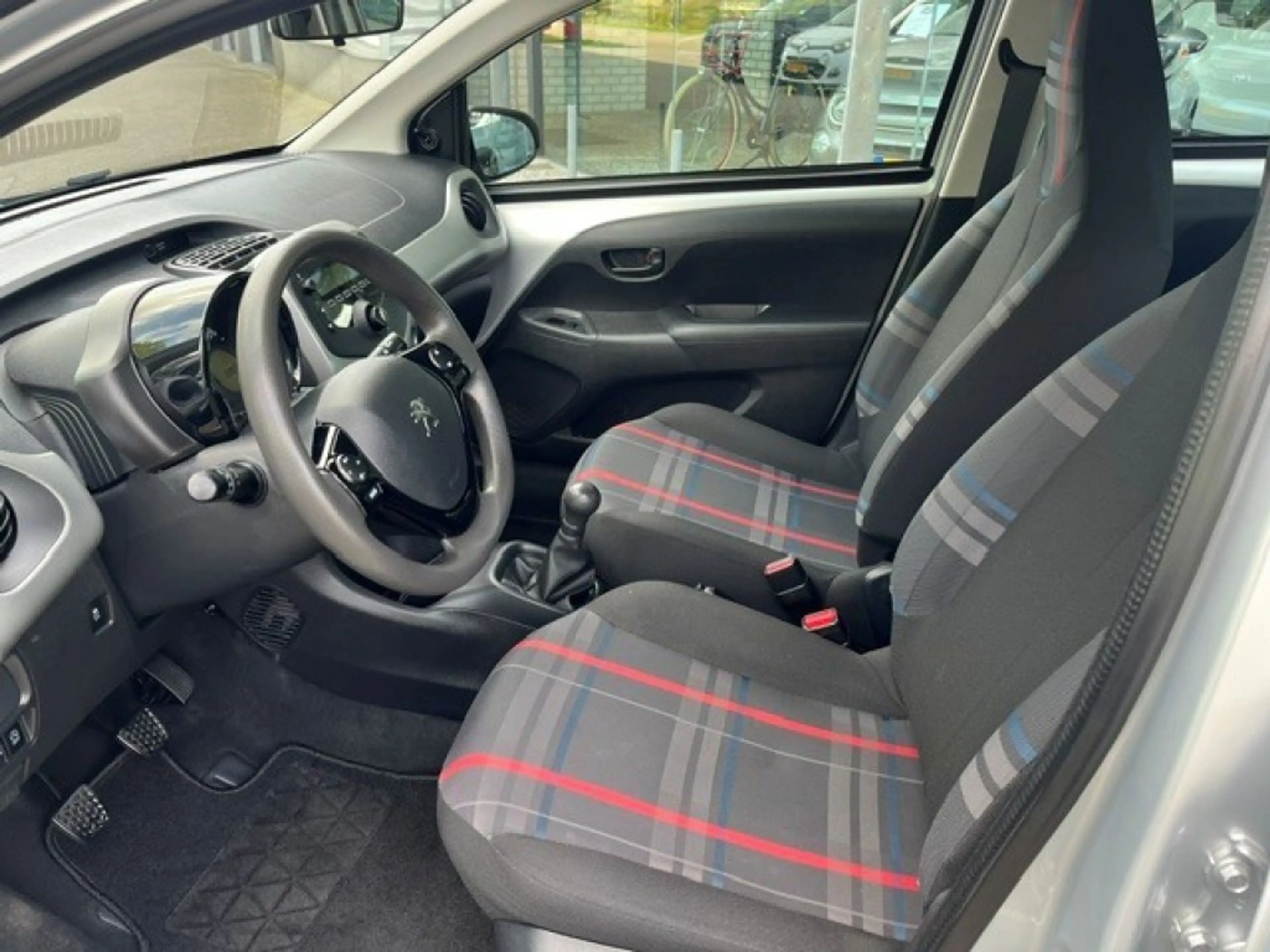 Peugeot 108 1.0e-VTi Active 5Drs AIRCO — photo 7