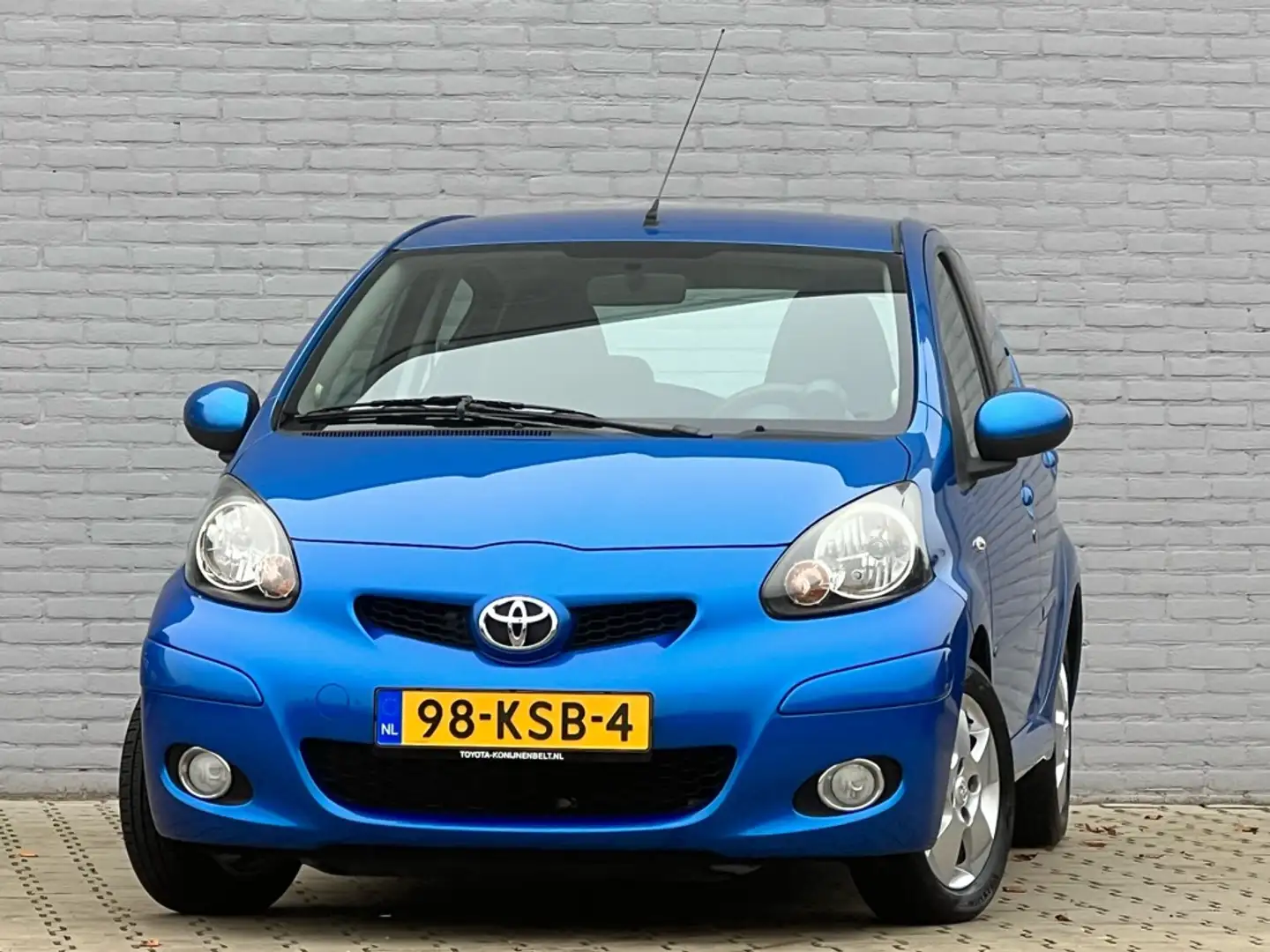 Toyota Aygo 1.0 12v VVT-i Dynamic Blue 5-deurs Blauw - 2