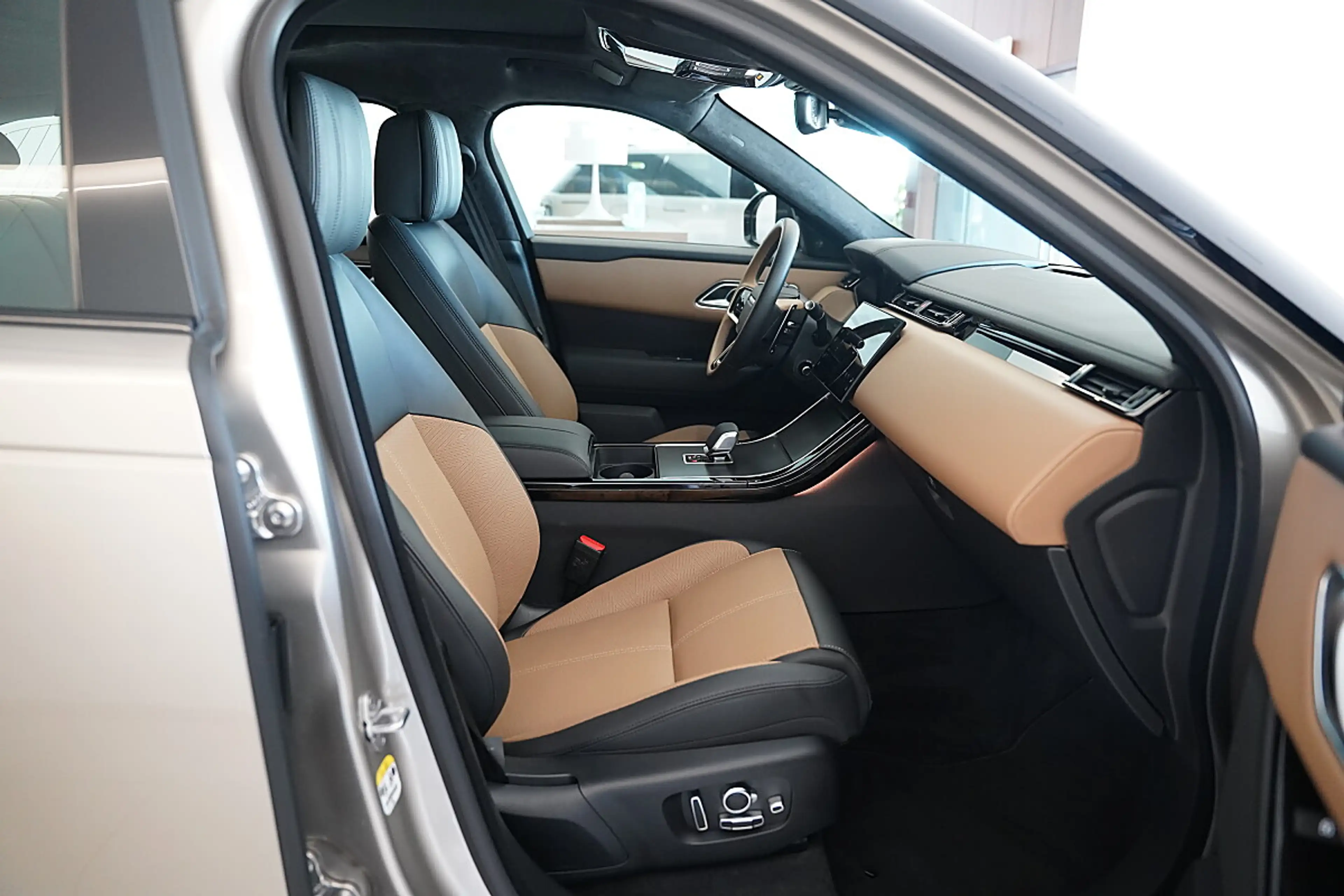 Land Rover Range Rover Velar D300 — photo 5