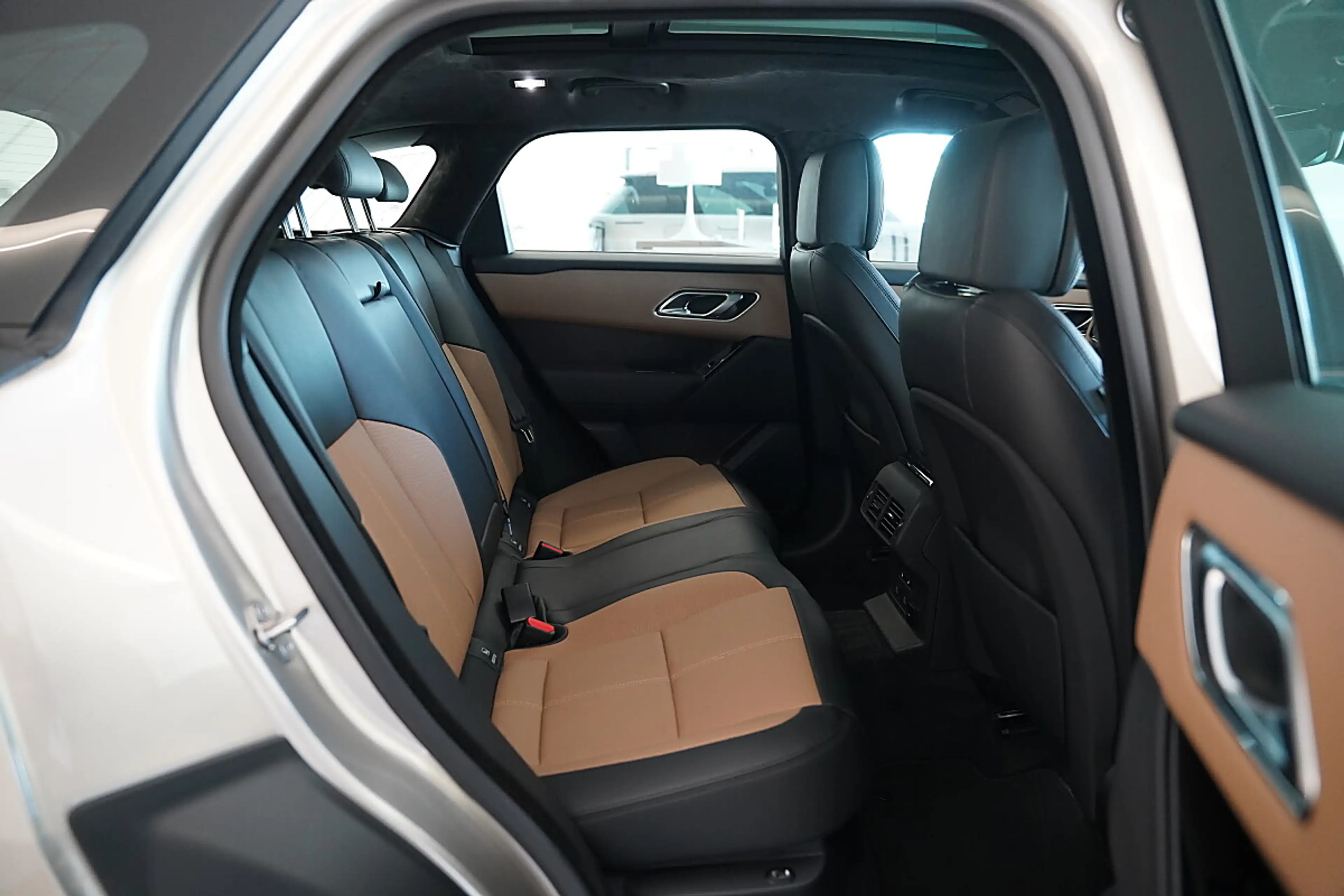 Land Rover Range Rover Velar D300 — photo 8