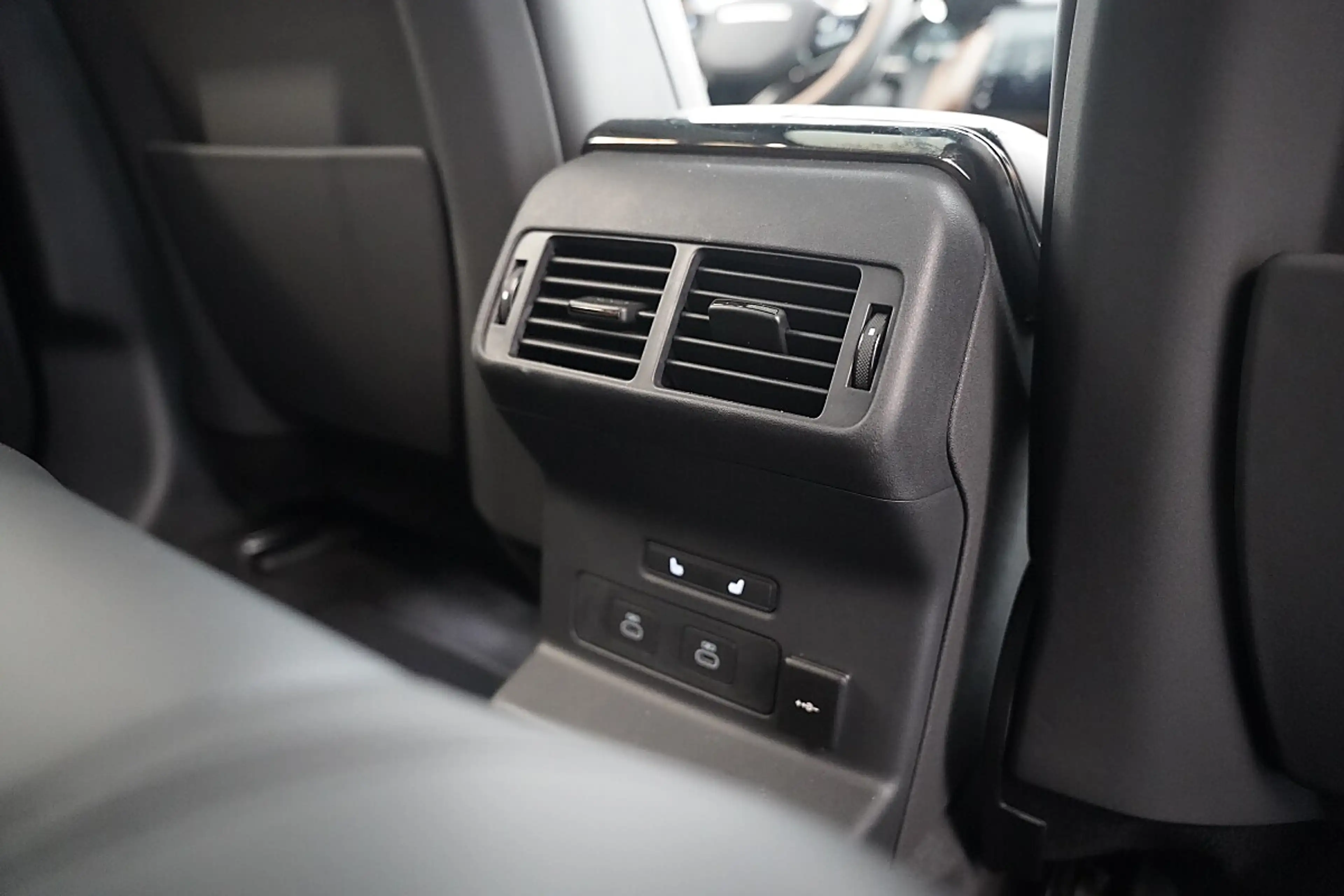 Land Rover Range Rover Velar D300 — photo 9