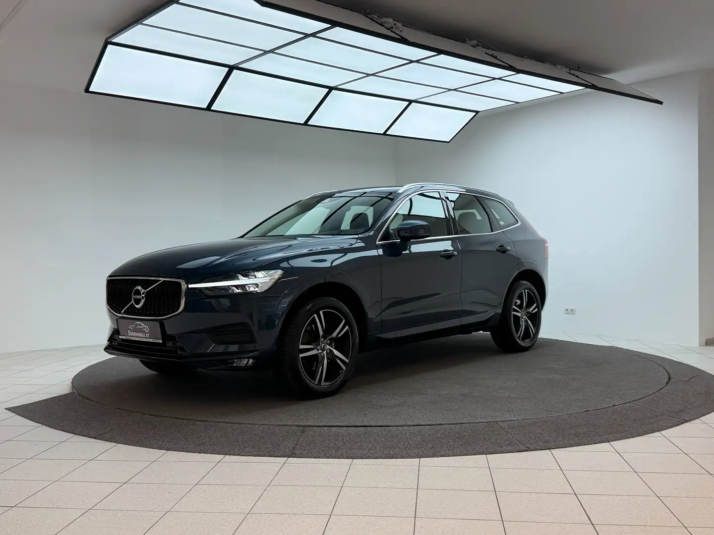 Volvo XC60 Momentum Pro AWD *AHK*RFK*SHZ*LED*MMI* Blau - 2