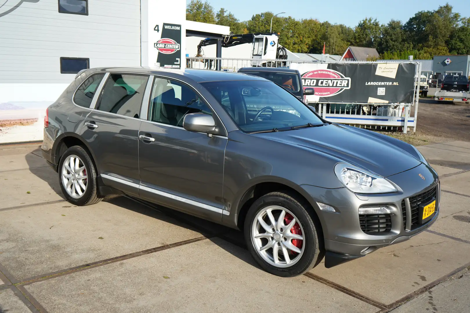 Porsche Cayenne 4.8 Turbo Grau - 2