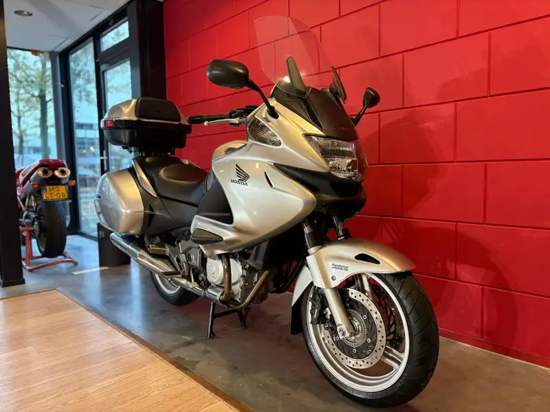 Honda NT 700 - foto 3